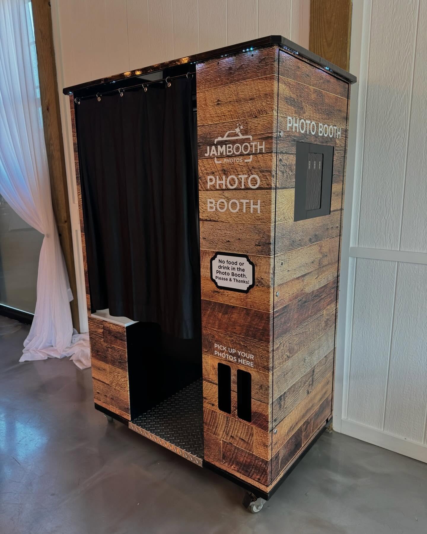⚡️ 📸 The Flashback Booth
•
All the JamBooth Quality you love built into a more “vintage” package! This enclosed photo booth option still takes stunning photos that can be printed right on site, while the classic exterior blends well into any surrounding decor. All you have to do is grab a friend (or two), have a seat and say cheese! 📸
•
Pro tip: Consider adding this blast from the past to your holiday party! The Flashback Booth is a great standalone option for any event (ask about our drop off packages!) Hurry, we’re booking fast!