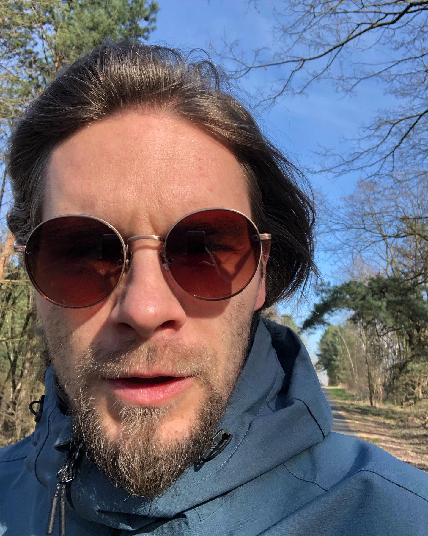 Modell: Bonsaimeister von Einstoffen… verfeinert mit „Magneten-Sonnengläser“
#geheimtipp #adneum #adnéum #bergen14 #bergen #brandenburg #optik #sehtest #brille #homevisit #foryou #trend #kleinunternehmen