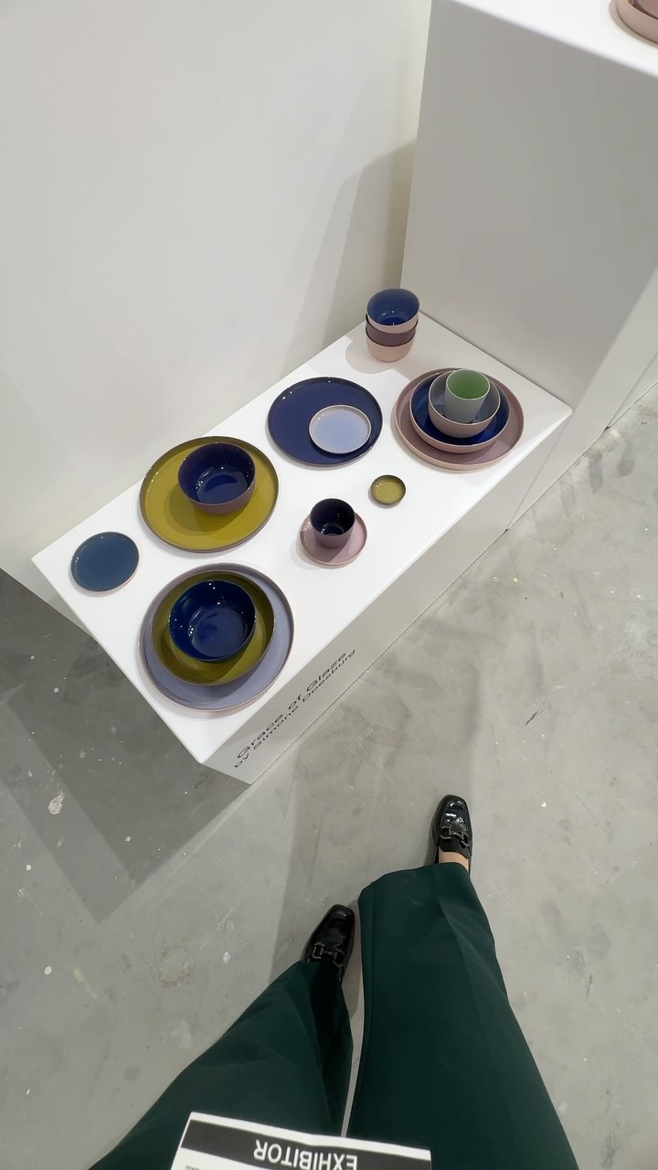 Life’s been quite the whirlwind lately! Three weeks ago, I moved out of my studio. Then, I spent the last two weeks in Dubai, showcasing my work at @downtowndesignd —what an adventure! Here’s a quick sneak peek into my trip. My goal was to learn, push myself out of my comfort zone, and, wow, did I feel it! Normally, I don’t get to see who enjoys my work or where my pieces end up, so meeting you, seeing that sparkle in your eyes, and hearing about projects my work could fit into was such a joy. 🌟
Today, I spent the day packing up orders and responding to emails about stock availability. Well, that’s the thing—items are running out, and unfortunately, I can’t make any new pieces in time for Christmas. I’ll get the keys to my new studio in two weeks and will start making the space functional asap.
So here’s my tip: if you’ve been eyeing something, grab it now before it’s gone—because once it’s out, it’s out for the rest of the year.
Pink table by @marikeandeweg 💕