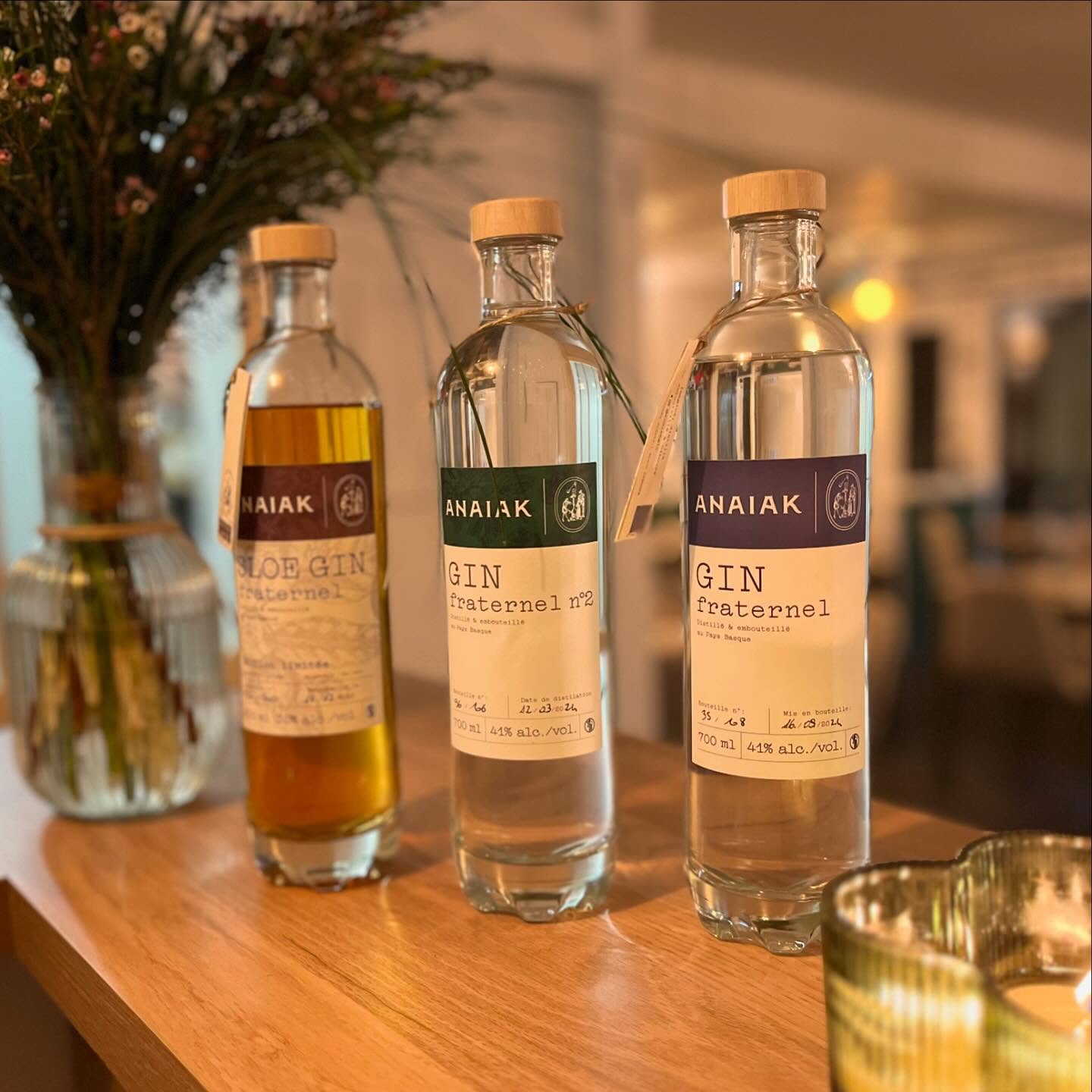 Pour nos spiritueux aussi nous souhaitions travailler avec des distilleries locales.
Nous vous présentons donc @anaiakgin micro-distillerie installé au pied du phare de ciboure.
C’est l’histoire des frères Harretche, Boris et Rémy passionnés de Gin, qui ont souhaités à travers leurs spiritueux faire découvrir leur Pays Basque natal.
Retrouvez chez Brut l’entièreté de la gamme, à savoir
*Fraternel n•1 composé à base de verveine citronnée et d’eucalyptus sauvage
*Fraternel n•2 composé à base de thé vert et d’écorce d’orange bio
*Sloe Gin Fraternel composé via le Fraternel n*1 et de baies de prunelles sauvages.
#spiritueux #gin #sloegin #anaiak
#brut #tabledesaison #Gastronomie #RestaurantLove#CuisineGourmande #ChefCuisine #Restaurantsaintdeluz #DéliceCulinaire #ArtCulinaire #CuisineLocale #DînerGastronomique #TableGourmet #SaveursDuMonde #PlatsGourmands #MenuDuJour #ExpérienceCulinaire #BonAppétit #Restaurateurs #FoodieFrance #PlatsSignature #CuisineDeSaison #saintjeandeluz