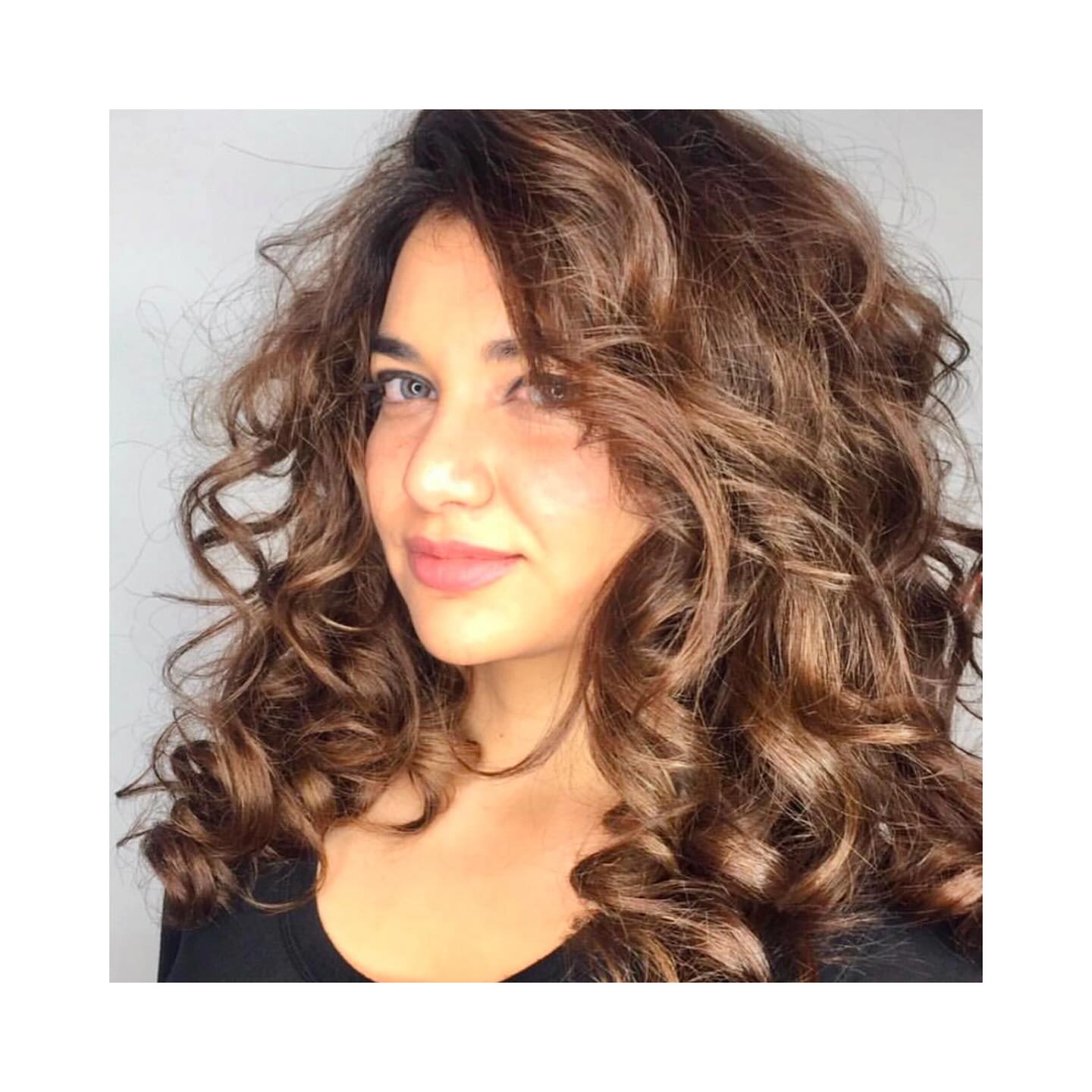 Big sexy curls by @glynnnjonezzz @glynnjonessalon using products by @marianilastockholm
.
.
.
.
.
#sexyhair #hairslay #curls #curlyhair #curlyhairstyles #curlygirl