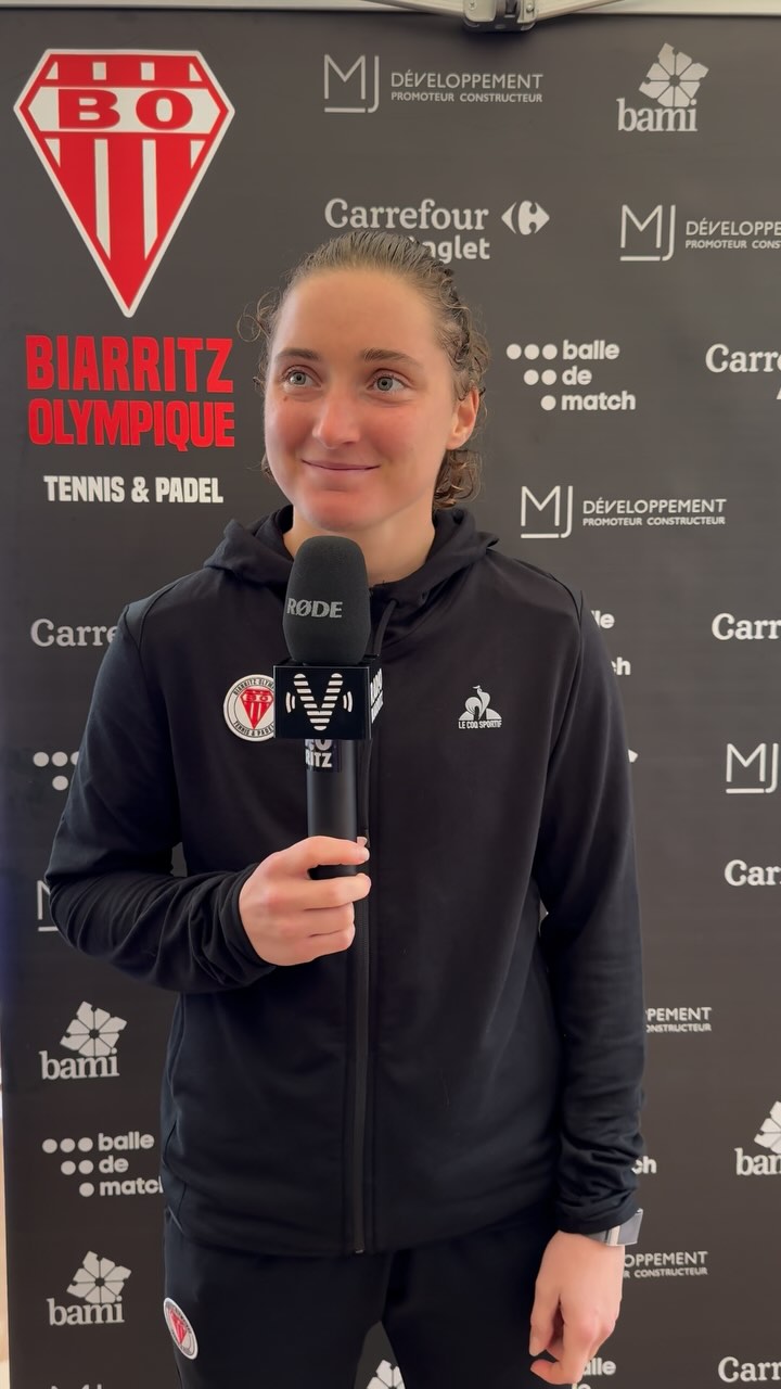 Carole Monnet, jeune joueuse française de 22 ans, actuellement classée 222ème mondiale au classement WTA et 16ème française en simple.
.
@carolemonnet1 @radiobiarritz #tennis @lnatennis #biarritz #biarritz_paysbasque #biarritzolympique #botennis #prob
