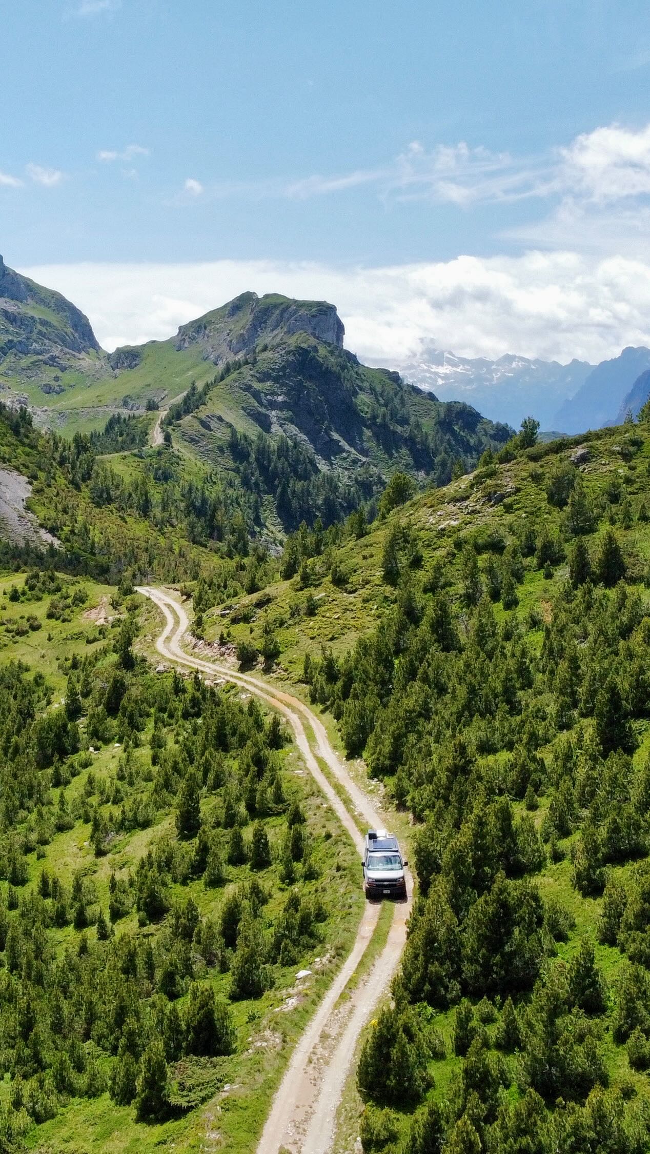 Today we reunited with Wylie 🚐🤍
He was our home for over a year, drove us 54,294 KMs to places that felt like a dream, and only asked for 8,828 litres of fuel in return.
After not seeing him for the last two months, it was bittersweet to be reunited. It’s amazing how something so insignificant to others, can hold such powerful memories for us. We are so happy to have him home, and we can’t wait to show him more of our own backyard 🇨🇦
#overlanding #overlandlife #vanlife #4x4 #nomadlife #overlandtravel #roadtrip #adventuretravel #blogger
#lifeontheroad #eurotrip #exploremore #roamtheplanet #letsgosomewhere #wondermore #ventureout #travelstories