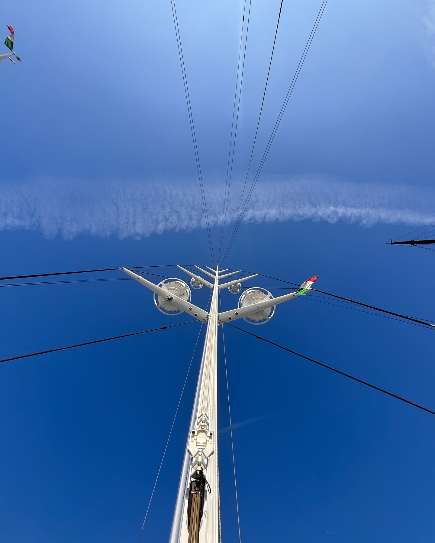 👀⛵️
Today whilst doing a job inside the boom it dawned on me just how few days I have left in my current job. The future is exciting and a little scary. I began to think of all of the great memories I’ve had onboard in the time I’ve been on the beautiful @sy.path. It filled my heart with Joy 🤍
I spoke to a close friend today that said I looked really happy and that is exactly what I am at the moment. It made me smile incredibly to hear this. Making a choice to have some time off, study and spend time with the ones I love.🫂
#shapedbythesea #sailingyachts #SyPath #yachtcrew #anupdate #change #smile #yachtingworld #sailingyachtrigging #yachtieworld