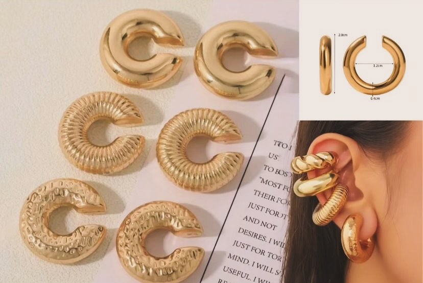 Sono l’accessorio del momento, più ne indossi più sono cool😍
.
.
Stiamo parlando degli EARCUFF, non necessitano del buco e si indossano singoli o a gruppi nella parte centrale dell’orecchio .
.
.
In argento 925 o acciaio anallergico, l’importante è’ che ci siano per completare i tuoi outfit!
.
.
Vieni a scoprirli tutti in negozio !
#capsulerovereto #piccoleemozioniquotidiane #earcuff#bijoux#fashion#musthave #love