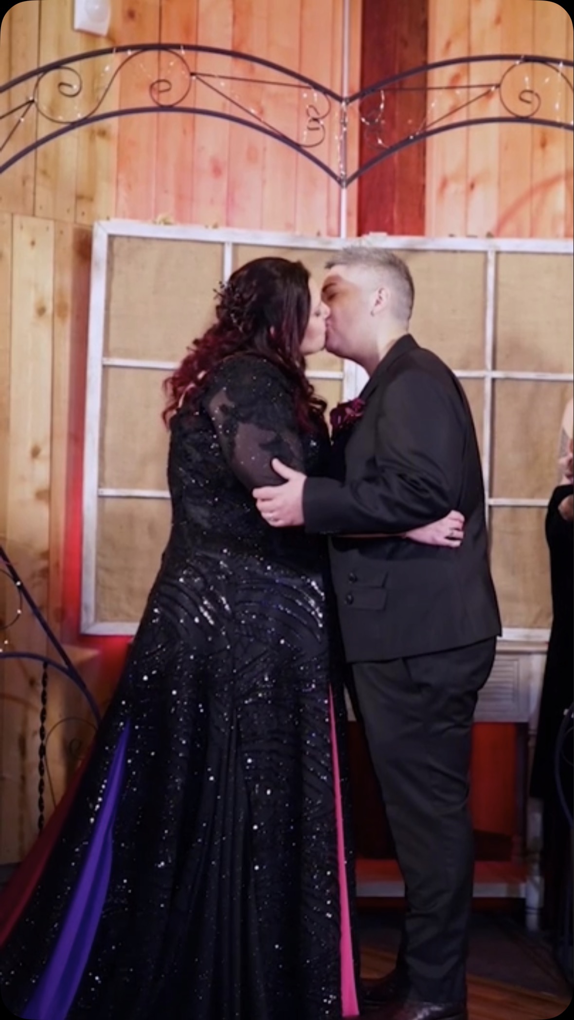 Our queens of hearts! We loved Kimber & Keri’s wedding at Heart of Rock Farm 💘 PS it’s almost happy anniversary time 🥳🥂