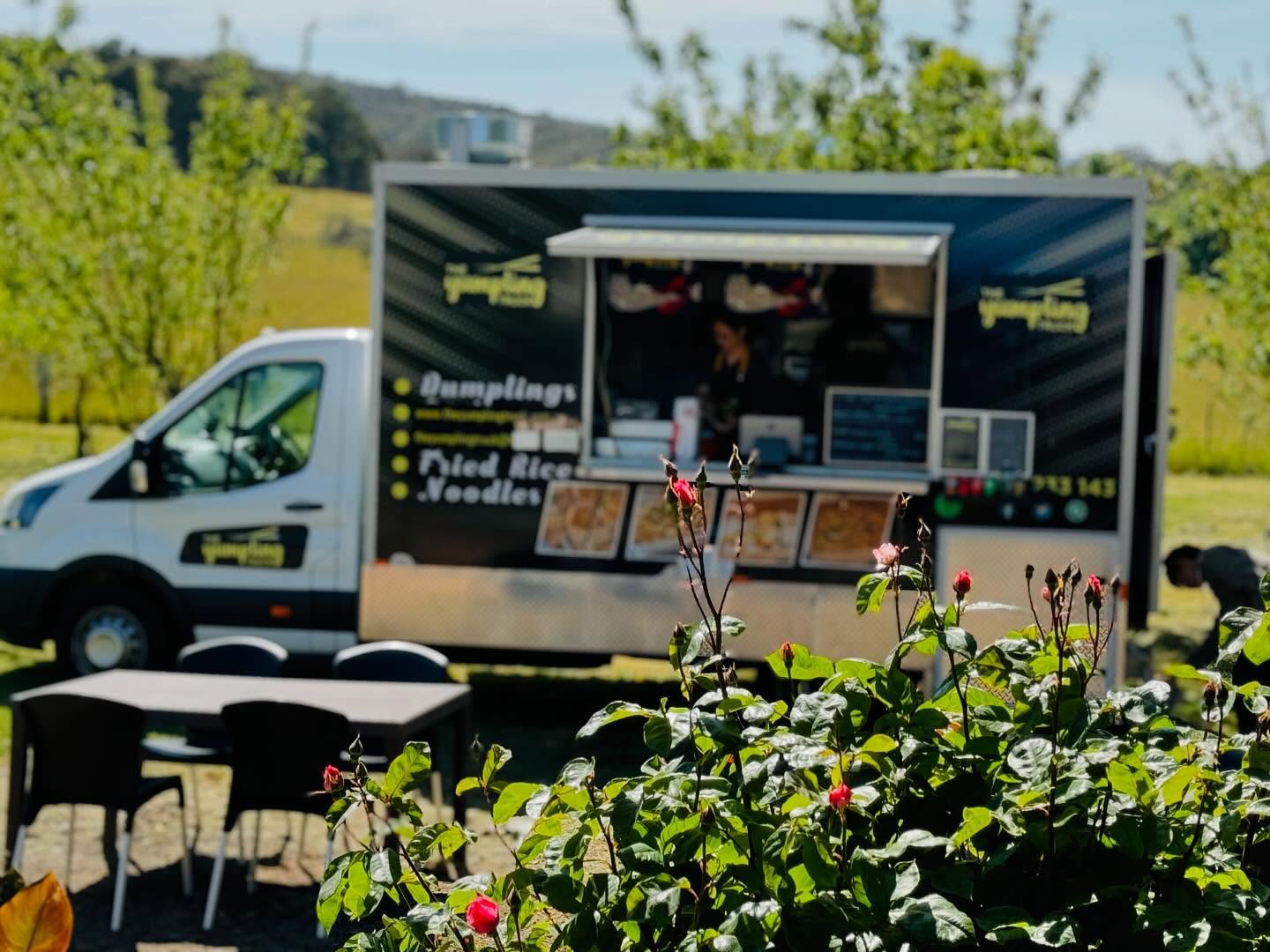 Yummy brunch is waiting for @double_oaks_estate with @theyumplingtruck #macedonrangesnaturallycool #melbourneweekends #macedonranges #weekendsinmelbourne #lancefield #macedonrangeswine #sunbury #kyneton #gisborne #woodend #visitmacedonranges #daylesfordmacedonlife #daylesford #budburst #budburst2024 #cellardoor #macedonrangessc