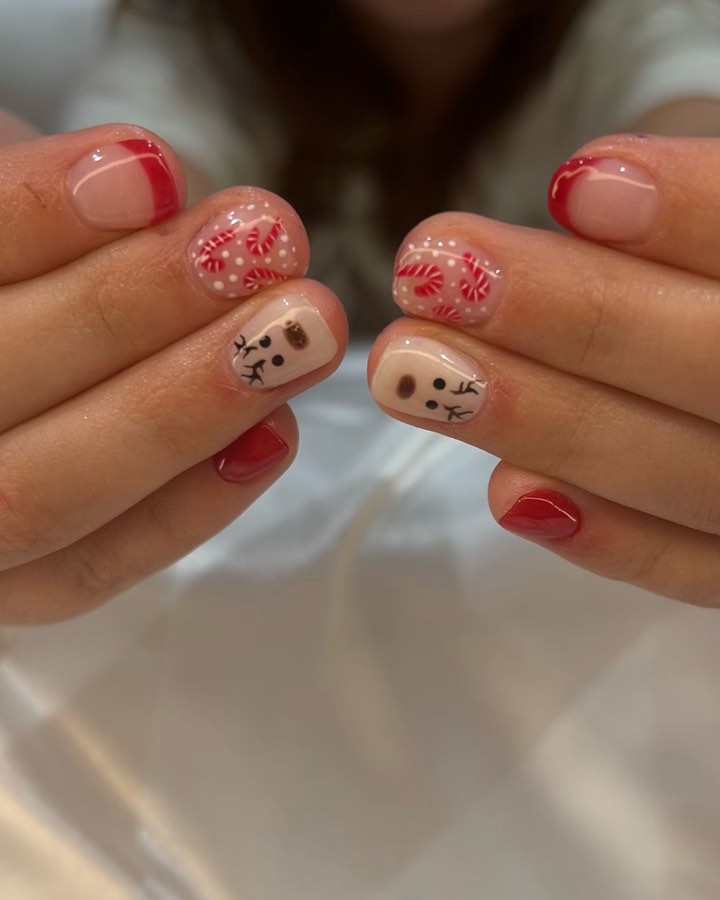 It’s never to soon to have fun with your nails! 🎄