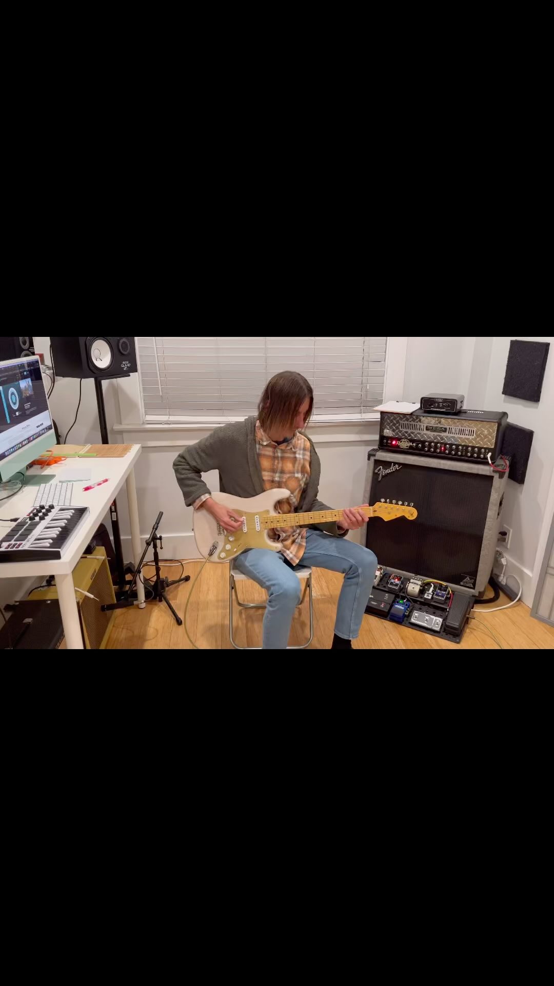 Happy Friday night, friends! Hope you all are having fun and relaxing after a hard working week.This strat btw with ‘54 pickups is great for heavy stuff, isn’t it?!
#slipknot #guitarplayer #guitarlessons #musiclessons #fender #mesaboogie #rectifier #mesaboogierectifier #privateguitarlessons #guitarriff