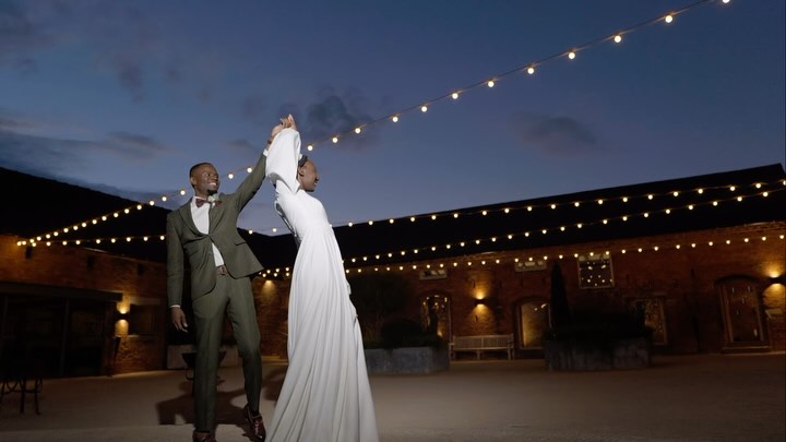 Our beautiful elegant Zim couple. Filmed over two years ago in Derbyshire at the lovely @grangefieldsvenue
📸 @georgedicksonphoto