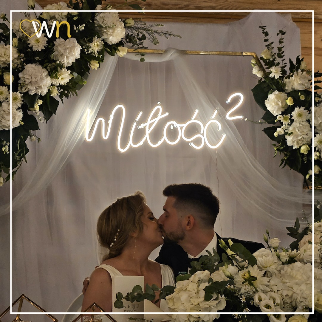 💛 Miłość! To właśnie ona jest tym wyjątkowym uczuciem, które łączy Pary Młode wybierające nasz neon na najważniejszy dzień w ich życiu! 👰🏼♀️🤵🏻♂️
✨ Ogromnie cieszymy się, że możemy być częścią tych wzruszających i niezwykłych momentów!
Zarezerwuj neon przez naszą stronę:
💻 www.wypozyczalnianeonow.pl
lub skontaktuj się z nami telefonicznie:
📱+48 505 211 888
#NeonoweWesele #Wesele2025 #WypożyczalniaNeonów #NeonNaWesele #DekoracjeŚwietlne #Ślub2025 #NeonyŚlubne #NeonowaMagia #NeonowyBlask #DekoracjeWeselne #ŚwietlneDekoracje #NeonyNaWesele #WynajemNeonów #WeseleMarzeń #TrendyŚlubne2025