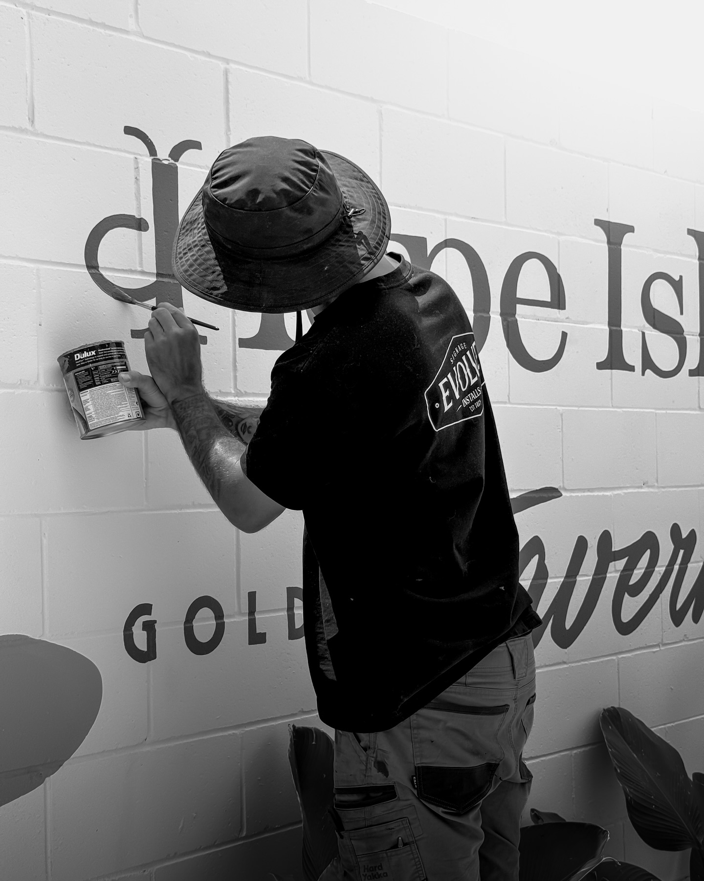 We have had the pleasure of fitting out the complete signage package internally and externally at the recently refurbished @hopeislandtavern
Itβs been a big week and a half onsite completing everything from hand painted signage and murals, lightboxes, wayfinding, frosted windows and more.
More to come π―