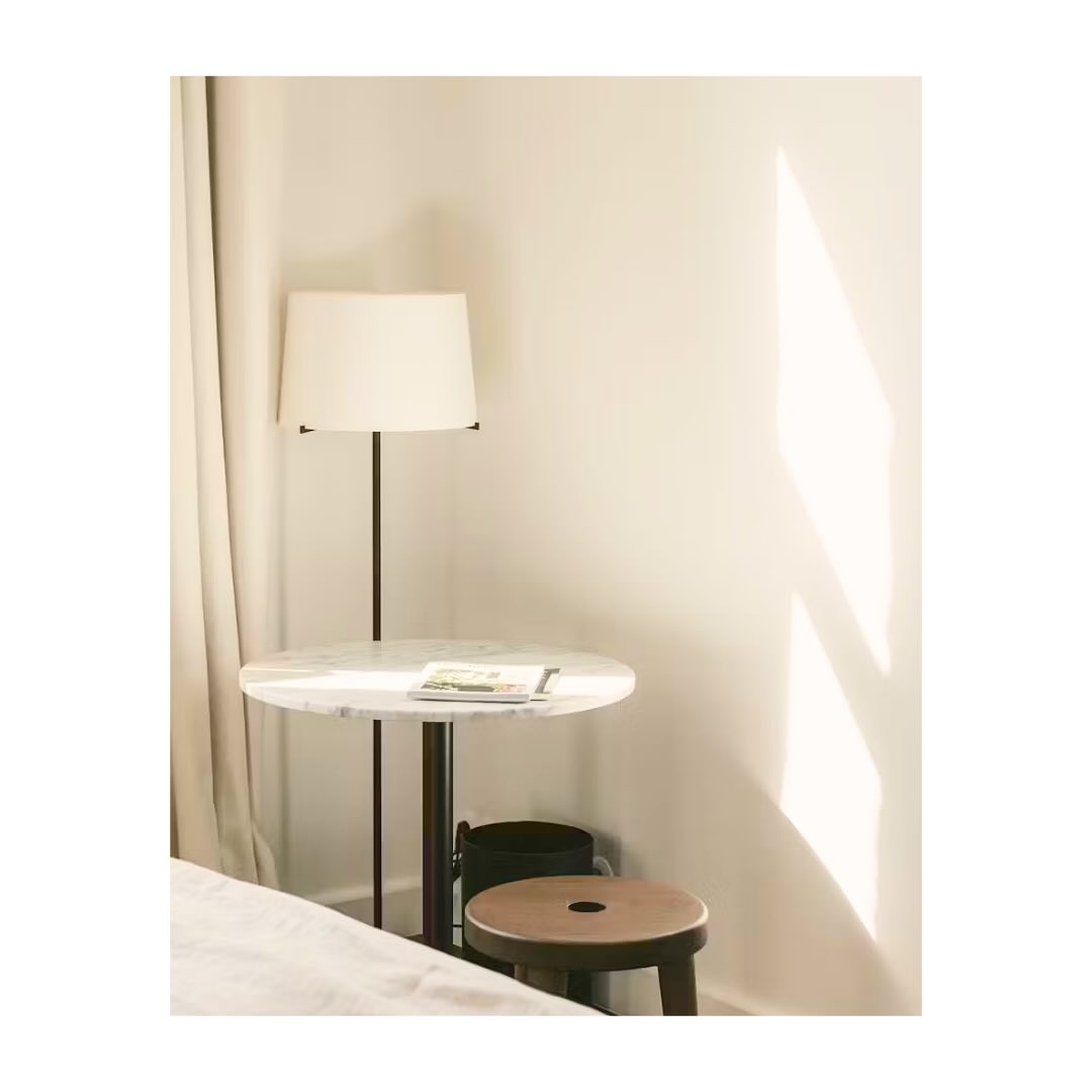 Vanuit mijn persoonlijke passie voor kleur, interieur en styling, deel ik vanuit @___studiobeau de mooiste interieur ontwerpen en kleuradviezen voor jouw interieur.
Met mijn tips & tricks hoop ik je de handvaten te bieden om de perfecte balans te creëren. Leuk als je me daar ook volgt!
📸 @augustantwerp. Hotel, restaurant, bar, wellness, shop and gardens located in the vibrant coty of Antwerp. A former Augustinian convent became a modern-day sanctuary that embodies its sacred soul while charming one and all with modernist touches in every intricate detail. One of my personal favorites 🤍
#portfolio #communicatie #communicatieadvies #PR #marcom #interieur #interieurstyling #interieurdesign #kleuradvies #kleuradviseur #visuelecommunicatie #visualcommunication