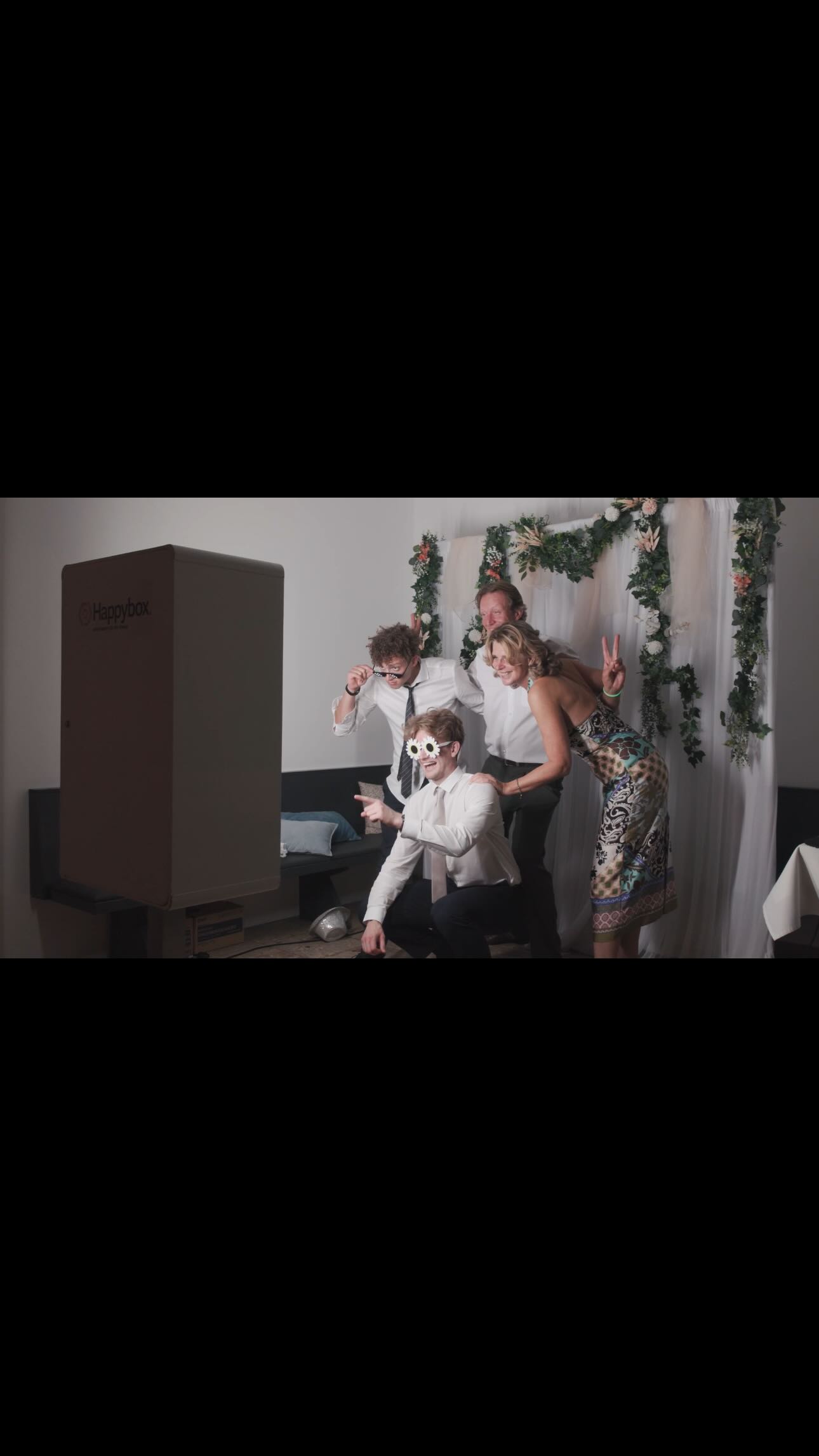 Hier sparst du bares Geld! 💰
Mit den Kombiangeboten von Happybox erhalten Sie zusätzlich zu unserer Fotobox zwei Poalroidkameras und ein Audiogästebuch hinzu. 😜
Somit sparst du bis zu 100€ mit dem Kombipaket.
Erleben Sie eine einzigartige Hochzeit, Geburtstag oder andere Veranstaltung und bieten Sie Ihren Gästen etwas ganz Besonderes. ✨
#fotobox #hochzeit #geburtstag #event #niederösterreich