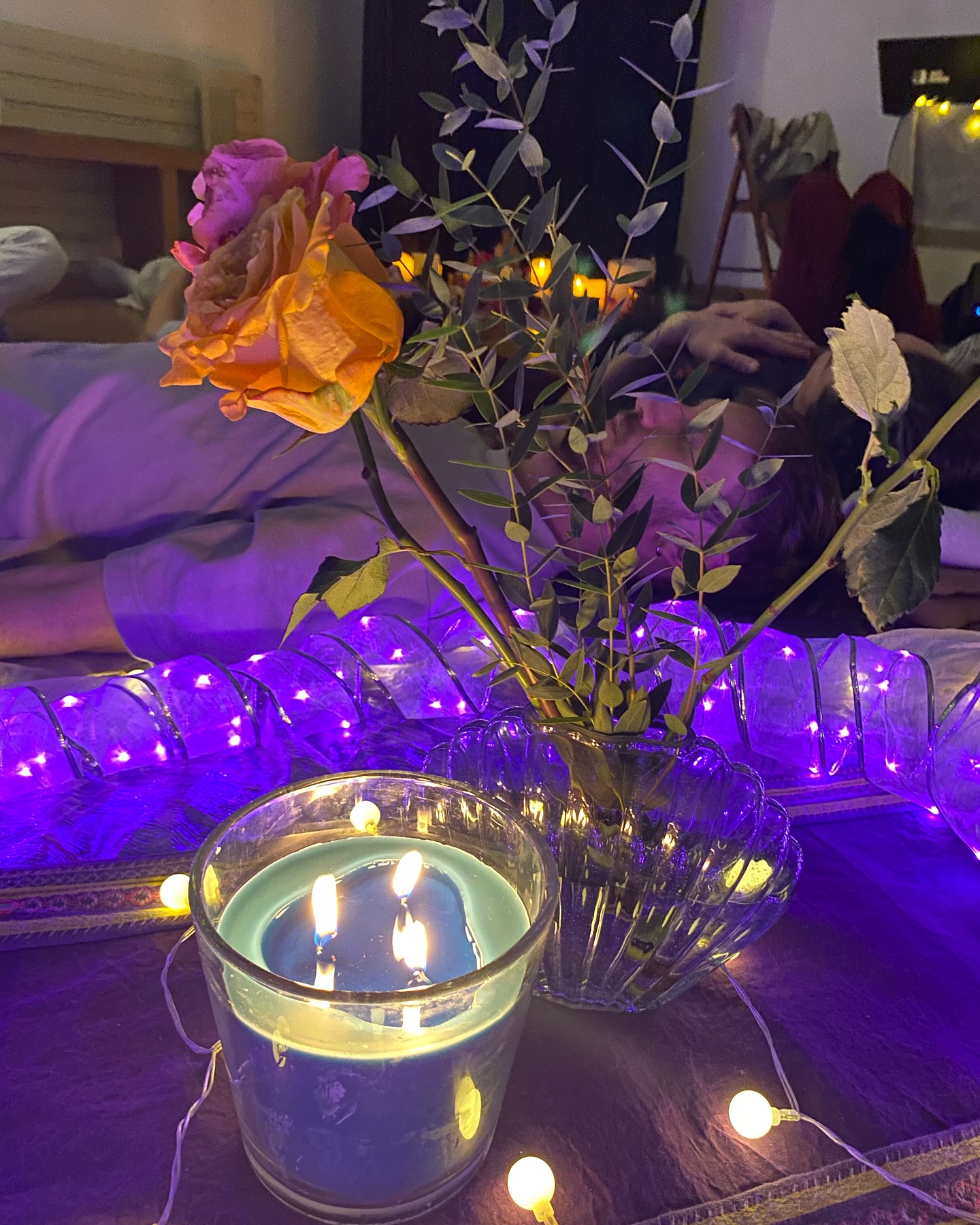 La puissance du rituel 🪔
꩜ Se centrer • chakra racine
꩜ Célébrer • chakra sacré
꩜ Exister • chakra plexus solaire
꩜ Se retrouver • chakra cardiaque
꩜ Créer • chakra laryngée
꩜ Honorer • chakra du 3ème Œil
꩜ Se relier à l’Unité du vivant • chakra couronne
🌀✨🫂
Le rituel est un moment de Vie qui s’ancre profondément en nous-mêmes. Il ne s’oublie pas. Il s’infuse. Il est le passage vers quelque chose d’autre. D’un état à un autre.
Il permet une profonde transformation.
Après un rituel, nous ne sommes plus les mêmes.
Un rituel nous emmène vers la suite de l’aventure ☺️
Alors Merci pour votre confiance 🪷
#rituel #cacaoceremonie #ceremonie #celebration #ensemble #unite #unity #comeunity #love