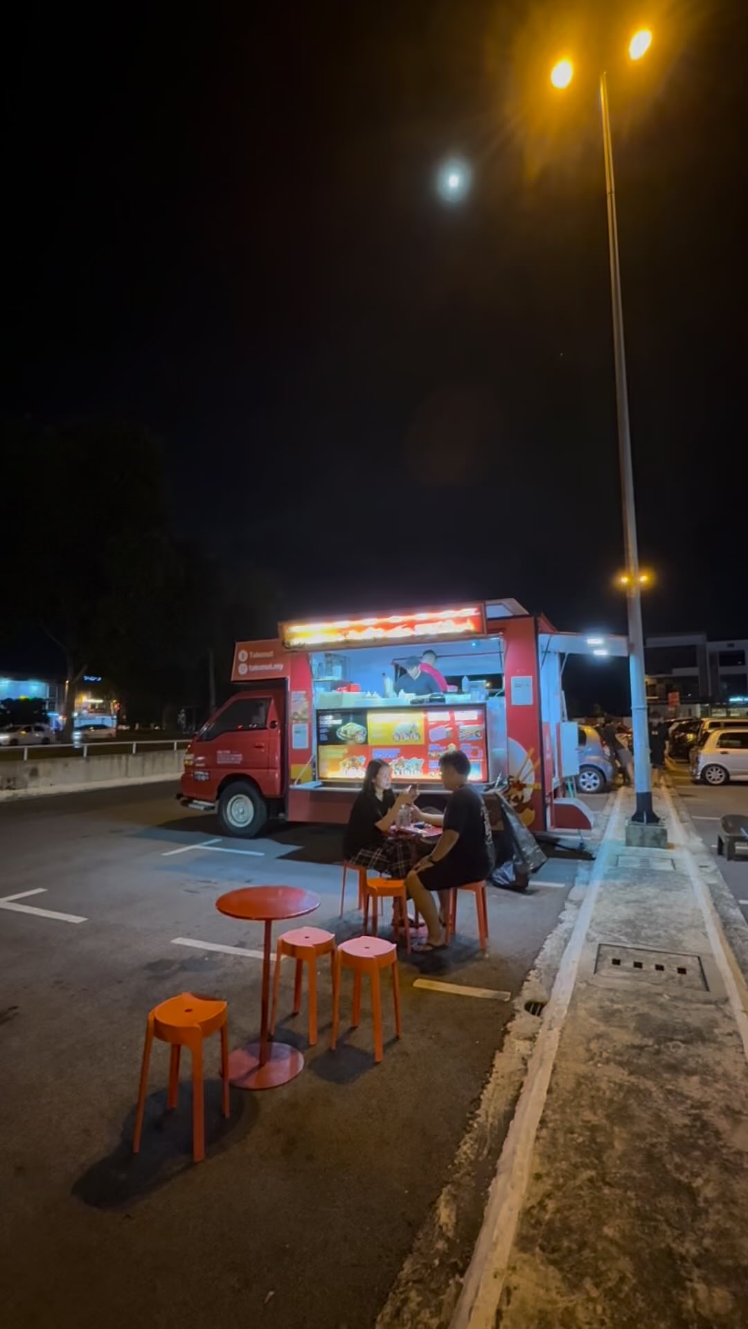 The night is still young! Drop by our FT for some delicious late-night Japanese snacks. Perfect to satisfy your cravings before the night ends!”
#Takonut #Takoyaki #WagyuSkewer