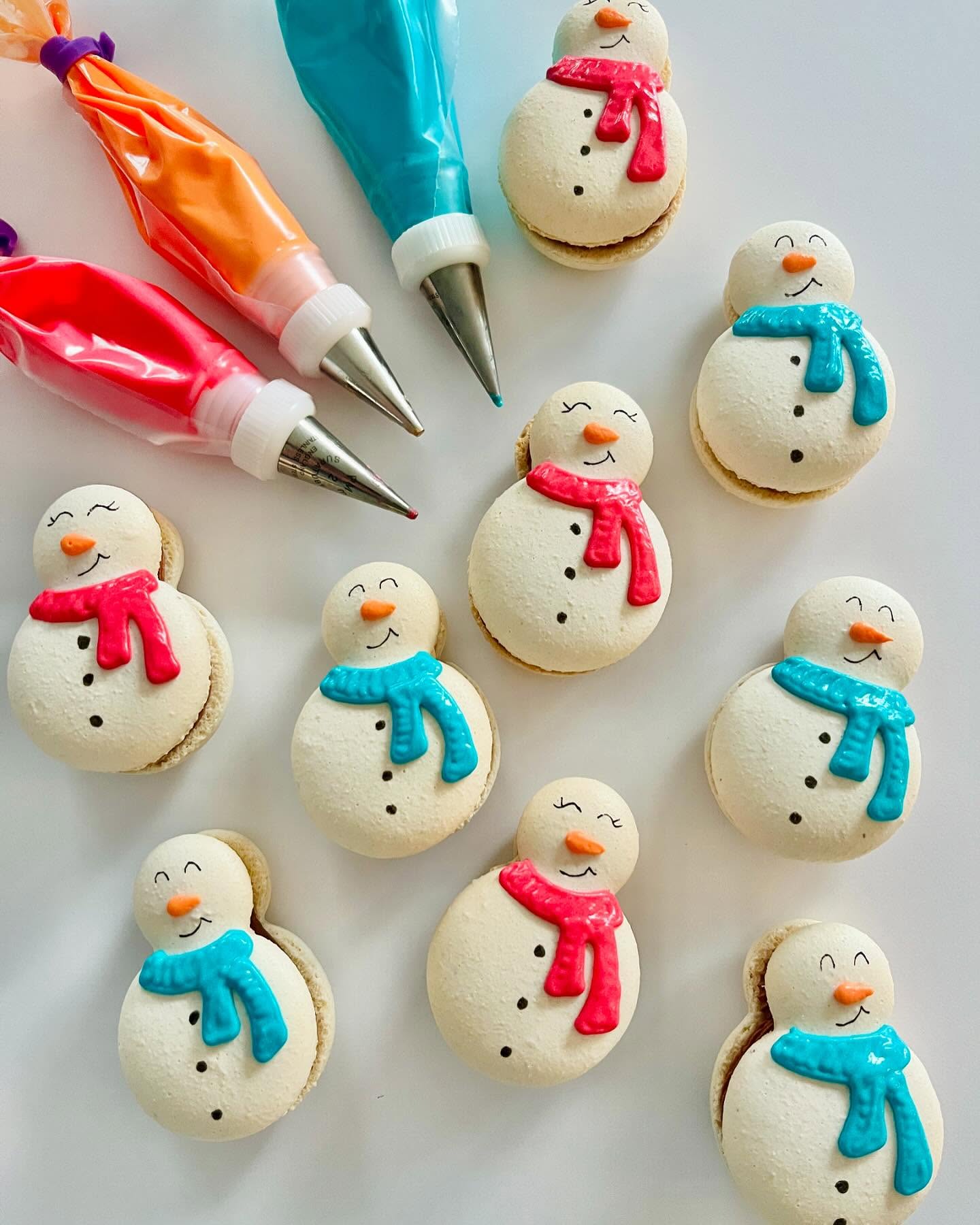 ✨Belangrijke mededeling✨
Zoals de meesten van jullie wel weten, is ZoZoet mijn bijberoep. Doordat er misschien een wijziging komt in mijn hoofdberoep, staat mijn agenda voor 2025 nog niet open. Als je me een mailtje stuurt via heidi@zozoet.be dan hou ik dat wel bij en dan neem ik sowieso contact met je op na half december.
Bestellen voor 2024 is ook niet meer mogelijk, mijn agenda is helemaal volzet. Dankjewel voor je begrip 🩷
Nog een paar data die ik wel al graag meegeef:
✨ 7/12: Ladies Night in Ten Stuyver Oostende
✨ 14/12: kerstmarkt Fou de Lilou in OC ‘t Kasteeltje Oostende
✨ 23/12: macaron kerst assortiment 🎄
(binnenkort meer info!)
✨ 24/12 - 15/01: verlof
#zozoet #zozoetmacarons #zozoetoostende #macarons #macaronlove #macaronlady #oostende