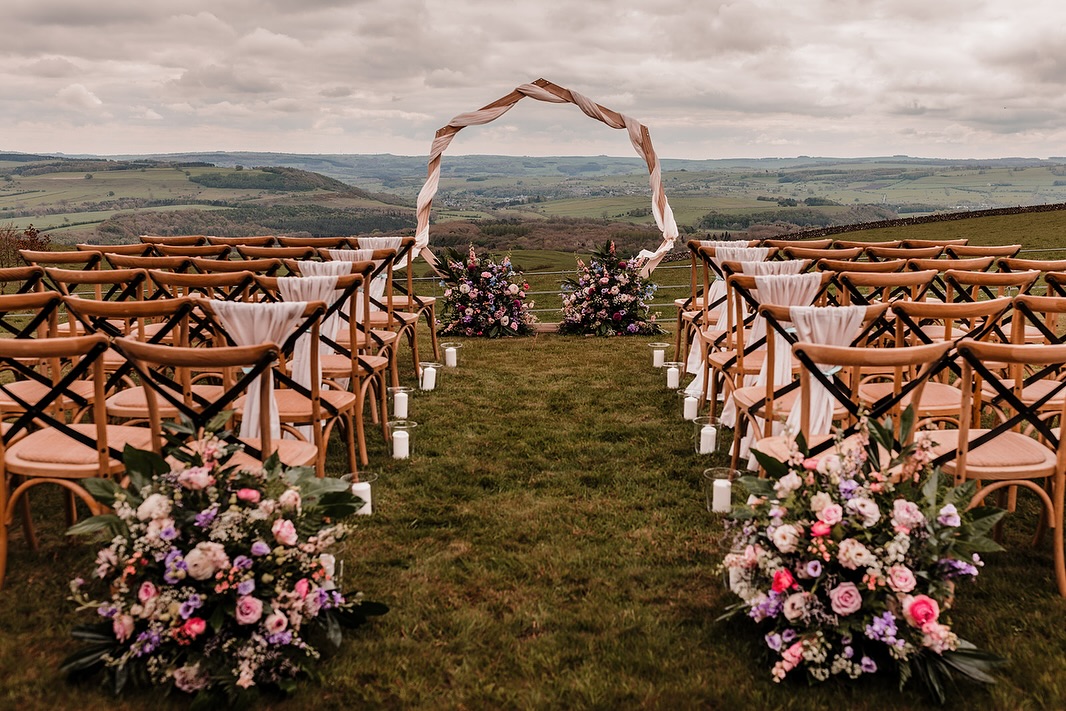 This was such a lovely day back at the start of the year for Tash and Ben. A beautifully intimate venue in the heart of the @peak.district
.
Right from the first time Tash contacted me we got on and it was such a pleasure to be there with them throughout the day to make sure everything went to plan as well as to style the gorgeous venue.
.
The perfect day to kick off the 2024 season!
.
Photos @tomhodgson
Styling and On the Day Coordination @willow_and_rust
Flowers @violetsanddaisies_florist
.
#intimatewedding #smallwedding #onthedaycoordination #weddingstylist #derbyshirewedding #outdoorwedding #barnwedding