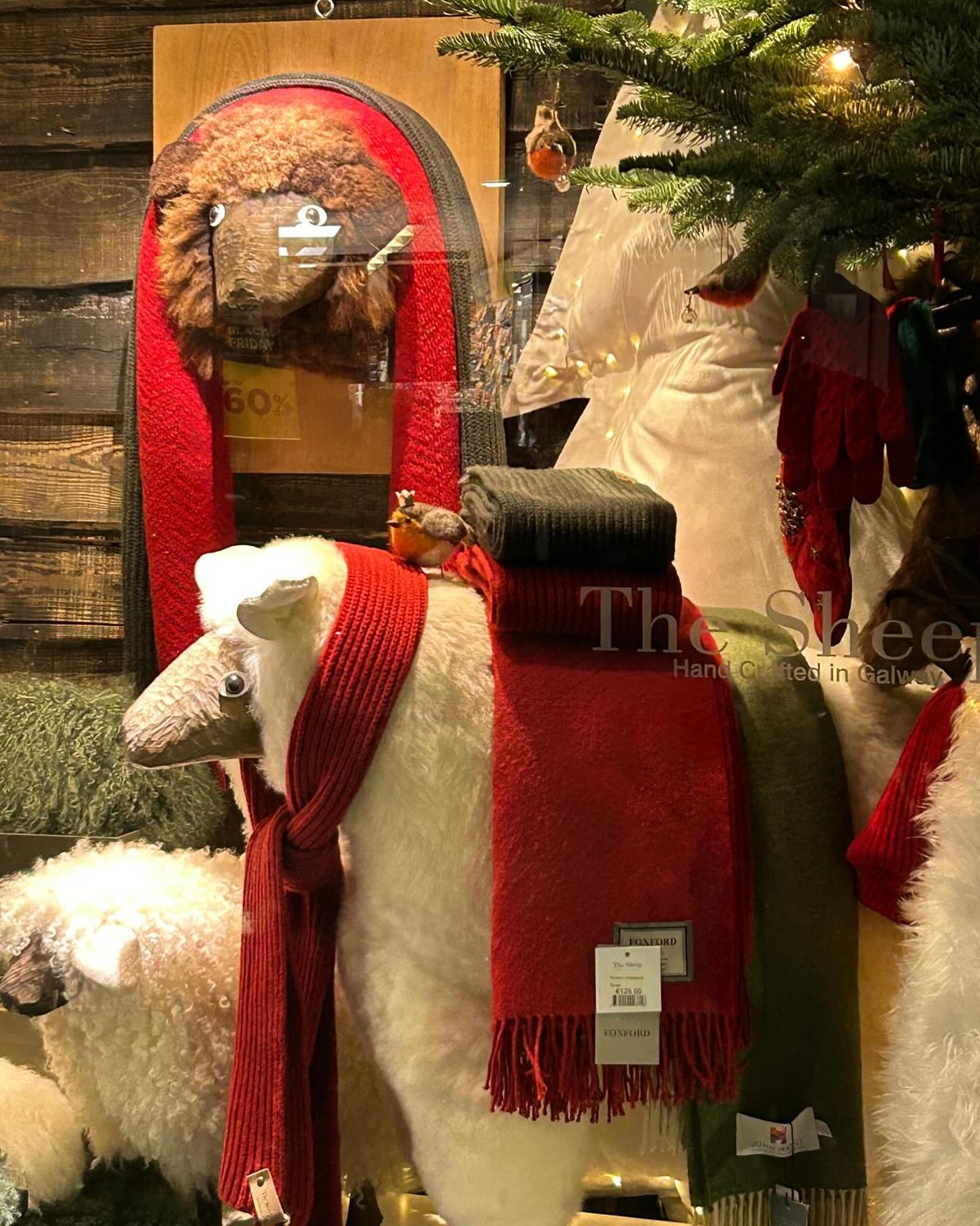 Lots of winter woolies for you and for me or for someone special ❤️🐑🎄
#galway #christmas #gifts #christmaspresents #madeinireland #thesheepgalway