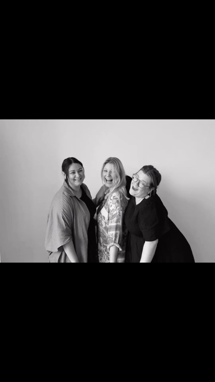 Every doula needs a doula, and Iām incredibly lucky to get two. Alex and Josie, my ride or dieās from the beginning.
When you hire me as your doula, you unknowingly get these two as well. They are my constant source of reassurance, wisdom and a place to send a 15 minute voice note at 3am. They are holding me while I hold you.
What a freaking gift. Iām so, so thankful š