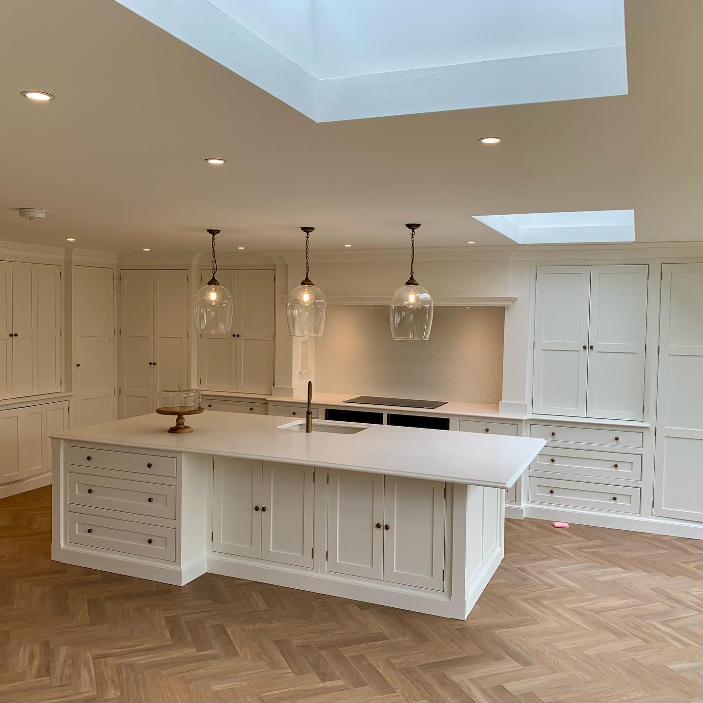 Little throwback on a project we completed a long way from home in lovely Wales.
All cabinets are @handmadekitchenschristchurch and consisted of a huge kitchen with stunning island the size of a continent, a boot room, a utility and 2 unique bathroom vanity units.
#winslowinteriorfinishes #traditionalhandpainting #bespokecabinetry #bespokekitchenisland #bespokekitchens #luxurykitchens #kitchendesign #kitchendesignuk #kitchenrenovation #bespokekitchendesign #handmadekitchen #shakercabinets #shakerkitchens #luxuryhomes #restbay #restbayporthcawl