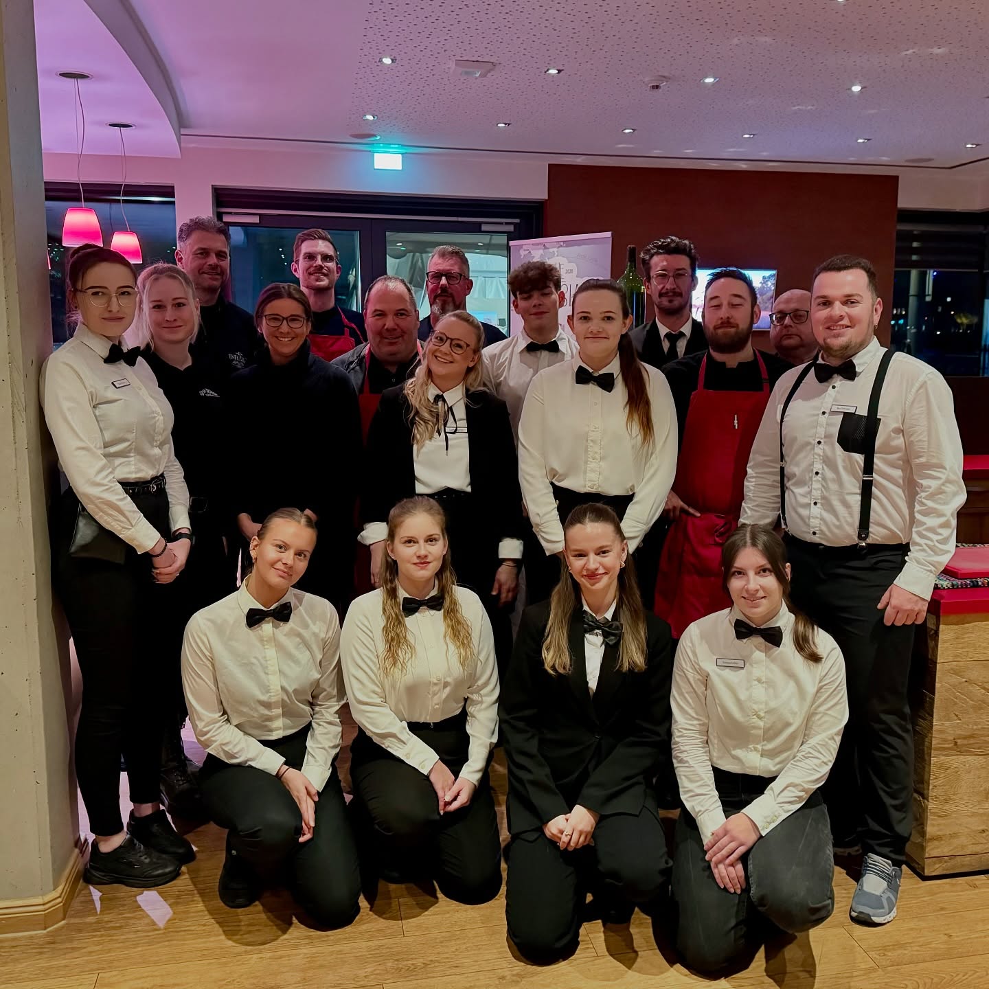 Das PIER 6 - ein Name, hinter dem viele Menschen mit viel Leidenschaft für ihr Handwerk stehen. Ich möchte mich bei allen für die tolle Arbeit und Stimmung bedanken. Ebenso bei den Gästen, die uns auch durch Zeiten des Umbruchs begleiten und das PIER 6 als das zu schätzen wissen, was es ist: wir alle.
Ihr / euer Nico Flathmann
#restaurant #pier6 #team