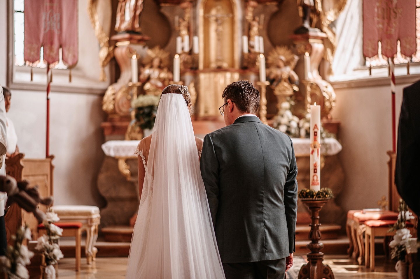 💒👰🏻♀️🤵🏻
.
.
.
#hochzeitsfotografin #gettingready #hochzeitsfotografaugsburg #fotografin #weddingphotography #wedding #weddinginspiration #weddingday #videografin #weddingphotographer #photography #weddings #photographer #photooftheday #destinationwedding #weddingphoto #bridal #weddinginspo #instawedding #engagement #photoshoot #brideandgroom #couple