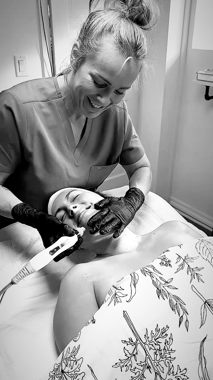 It’s hard to put into words how good this treatment is
You’ll have to come feel it for yourself ❤️
@brow_werx #advancedfacials #detox #cleanse #lowerlonsdale #northvancouver