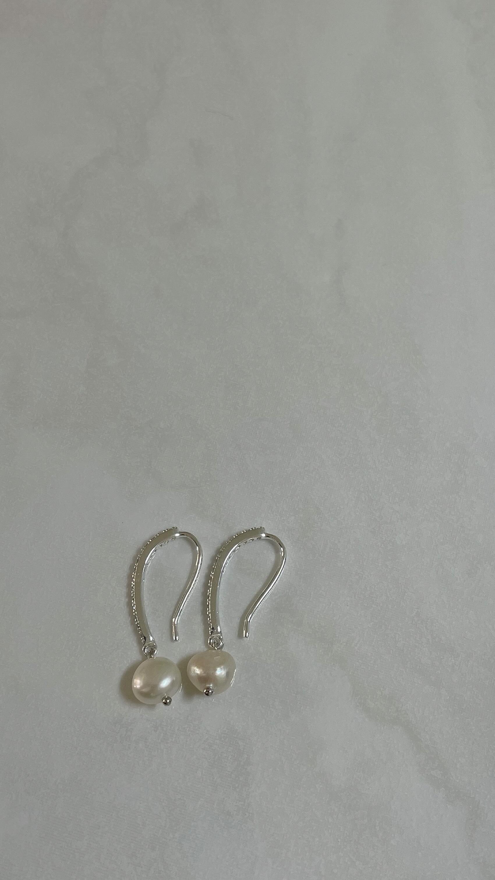 sparkle earrings ready for pickup 🫡 the one and only pair I own in silver, cuz they beat the gold ones in my opinion.🖇️