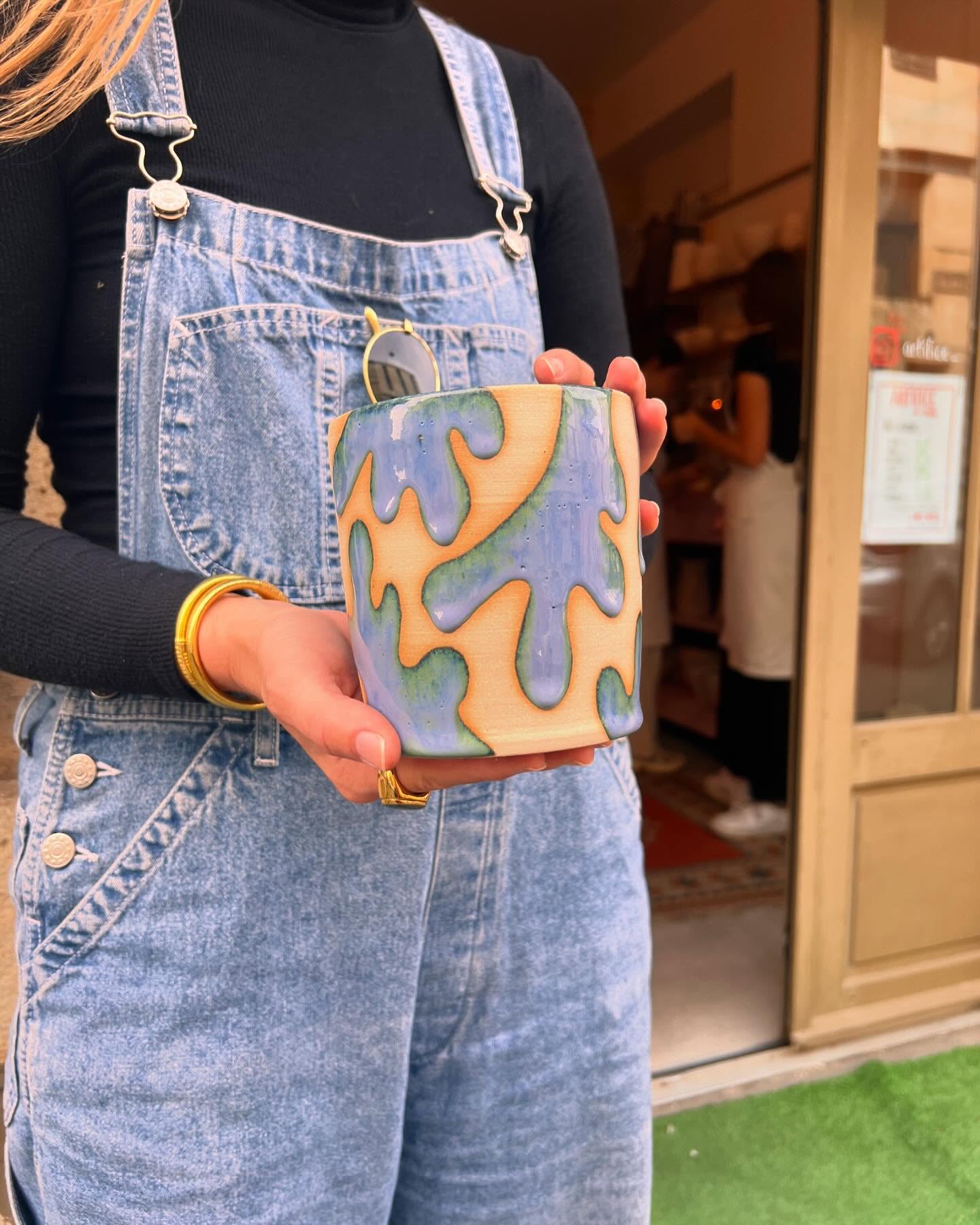 Présentation de nos émaux colorés 🩵
Bleu, vert, jaune, orange, doré, rouge… toutes les couleurs sont au rendez-vous 🌈
Un rendu hypnotisant à tester d’urgence !!
Disponibles en option lors de votre atelier☀️
#ceramics #ceramicafe #atelier #diy #peinture #activité #bordeaux #bordeauxmaville