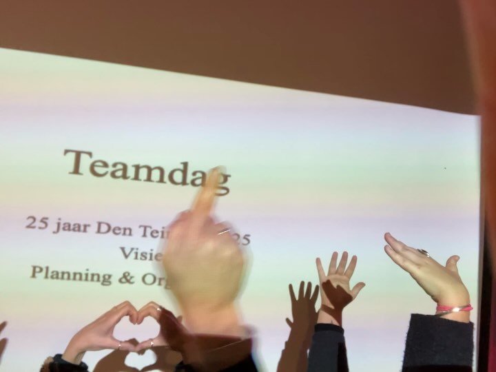 ✨Teamdag Den Teirling - 18/11✨
Met het thema “Ruimte voor de stem in de marge” kwamen we vandaag samen om te reflecteren, inspireren en vooruit te kijken. In aanloop naar ons 25-jarig bestaan werken we aan een krachtig verhaal over psychische kwetsbaarheid en de toekomst van de GGZ.
📅 Save the Date: Nieuwjaarsfeest 31/01/2025
Tijdens deze feestelijke dag kijken we samen terug op 2024 en zetten we koers naar een inspirerend 2025. Houd onze pagina in de gaten – meer details volgen!
#DenTeirling25jaar #Teamdag2024 #Nieuwjaarsfeest2025 #RuimteVoorDeStem #psychischekwetsbaarheid