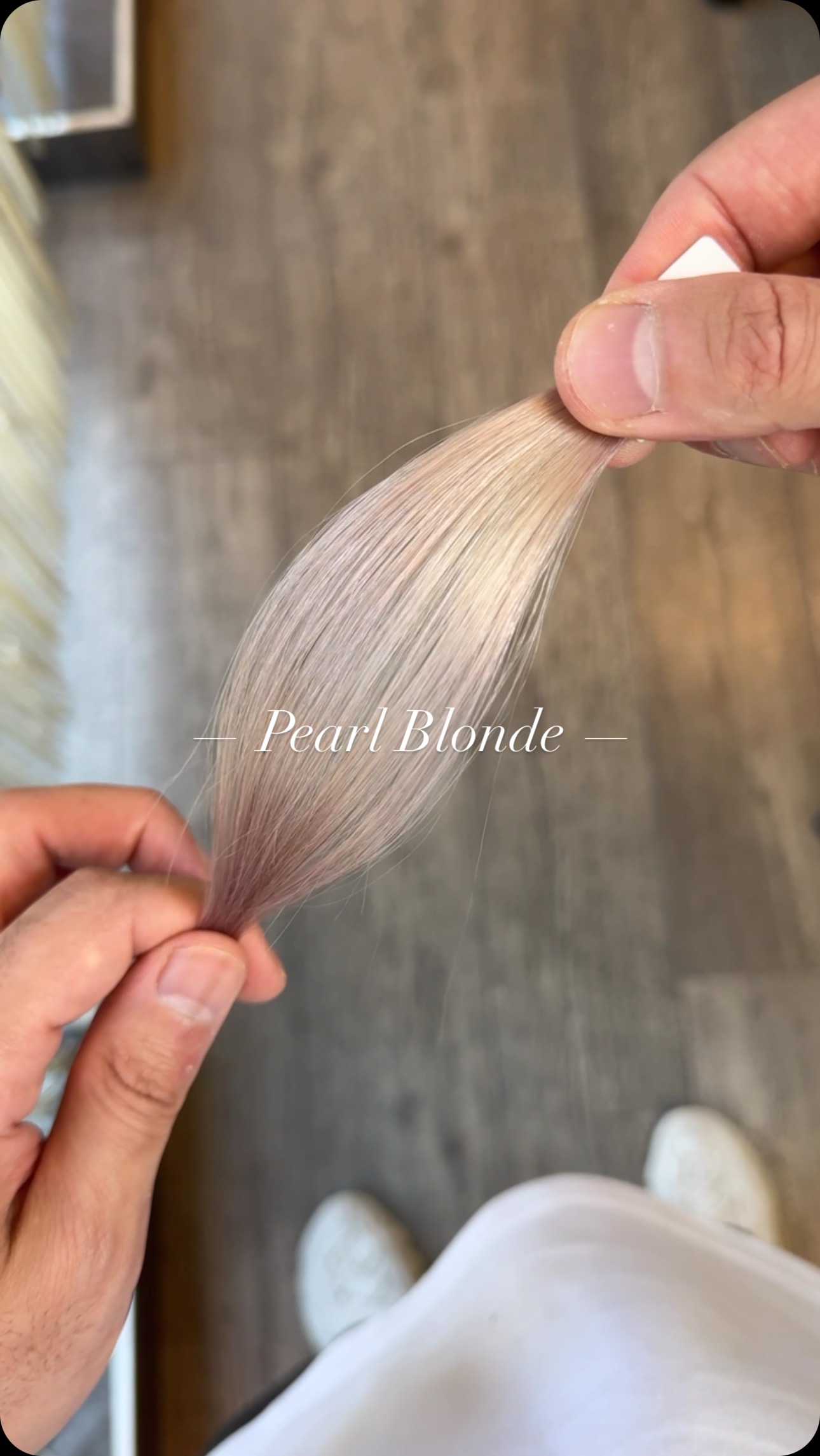 Igora Vibrance 9,5-19 Pearl blonde
#igora #igoravibrance #hairtutorial #silverhair #pearlblonde #schwarzkopfprofessional #platinumhair #hairhack #viral
