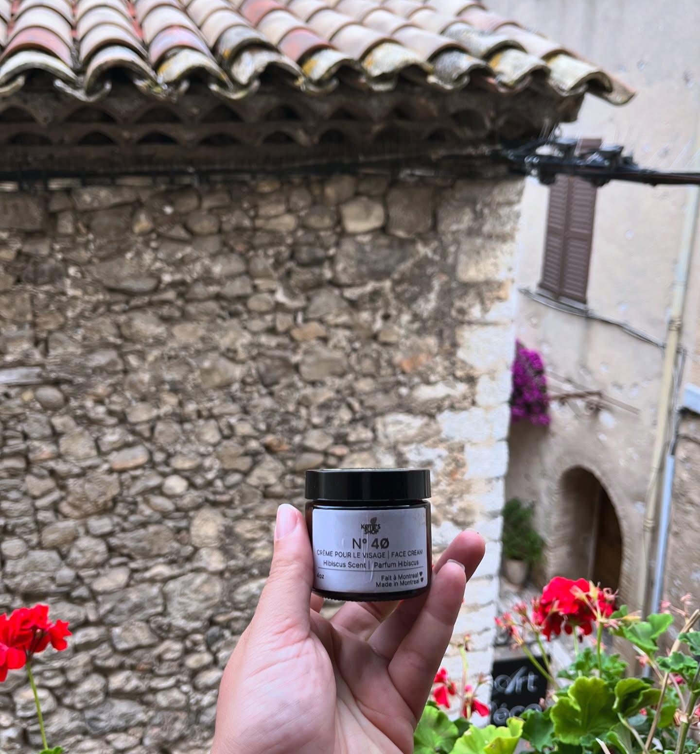 Can’t travel through Europe without my N40 face cream! 🌍✨ Made with organic shea butter and cocoa butter, lovingly crafted locally in Montreal to keep my skin nourished and glowing wherever I go. #SkincareEssentials #MontrealMade #OrganicBeauty #TravelReady