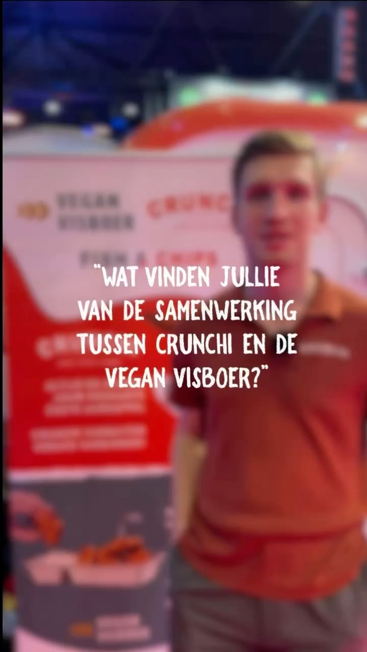 We zijn erg blij met de combinatie van Crunchi en de Vegan Visboer | Vegan Fisherman. Maar wat vinden zij zelf eigenlijk van deze combinatie? We vroegen het aan Gijs Timmermans en Simon Visscher tijdens Festivak. Hier presenteerden ze hun eigen twist op de Fish & Chips😉
