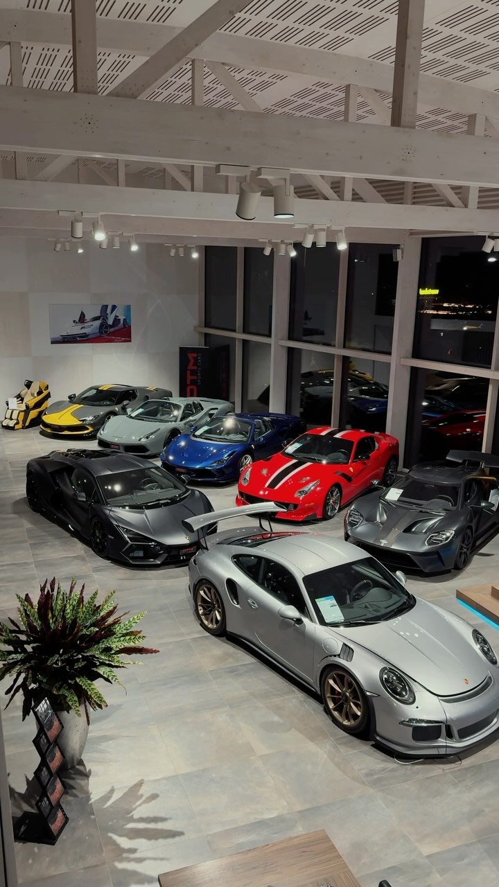 Our current showroom ✨
#ferrari #porsche #lamborghini #mercedes #audi #bentley #sportscars #supercars #hypercars #switzerland #zurich