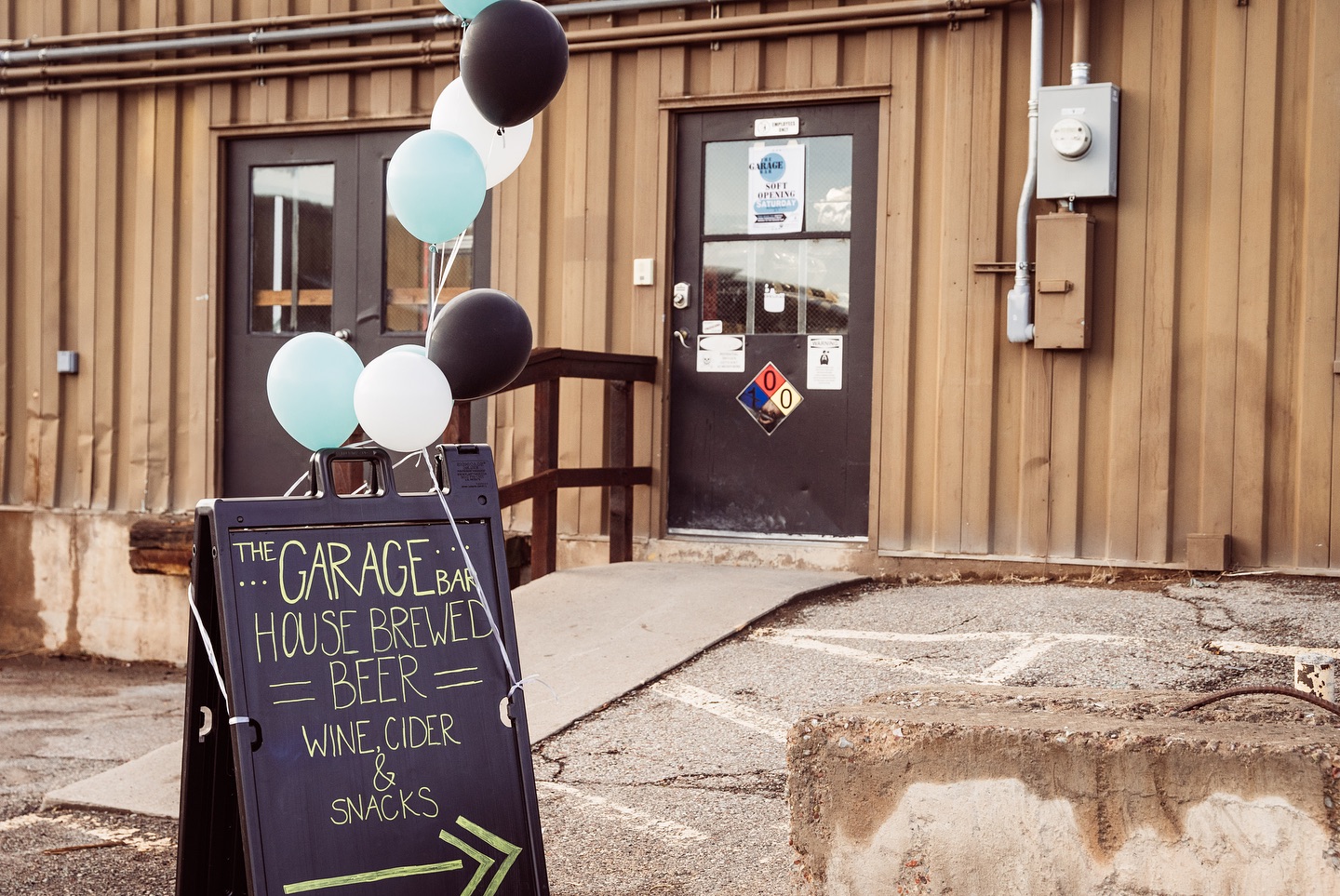 Come see our brewer Kelly behind the bar today, Saturday November 16th from noon to 6PM!
Hours for 11/15-11/17:
Friday 3-8 PM
Saturday 12-6 PM
Sunday 12-6
We are in the process of finding what hours work best to serve the community so keep following to know when to stop in. We look forward to seeing you!
7025 County Rd. 82
Unit #1
Glenwood Springs, CO. 81601
PC: @mollybriggsphoto