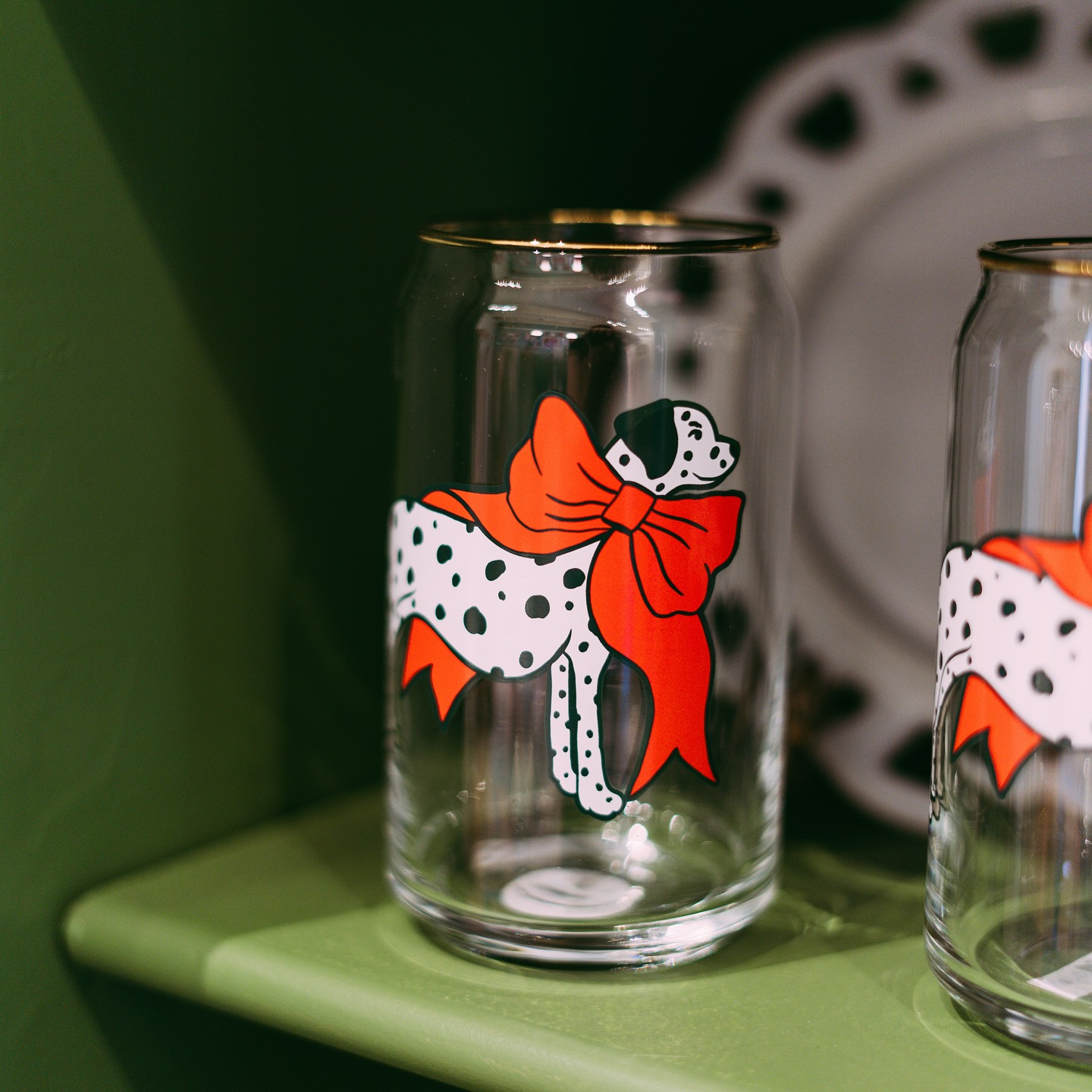 Christmas always makes way for red to have its *moment* and I love it! NEW Christmasy things are making their way to the online shop daily! Check out these Sweet Dalmatian festive glasses. Can’t you see your iced coffee in these?