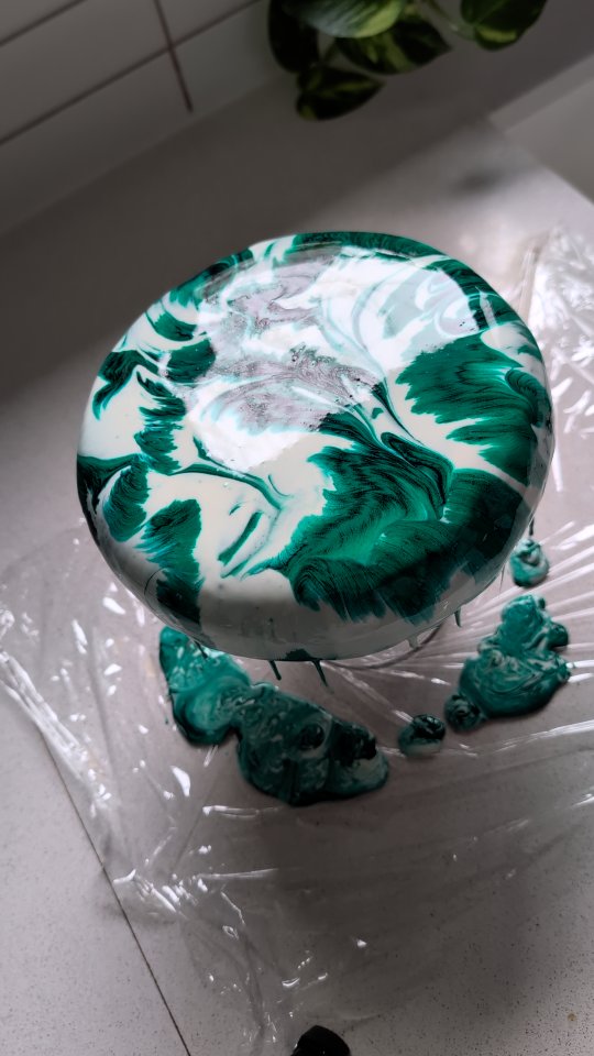 ~Irish Whiskey Entremet~ Order yours on www.prettylittlelayerstoronto.ca (link in bio)