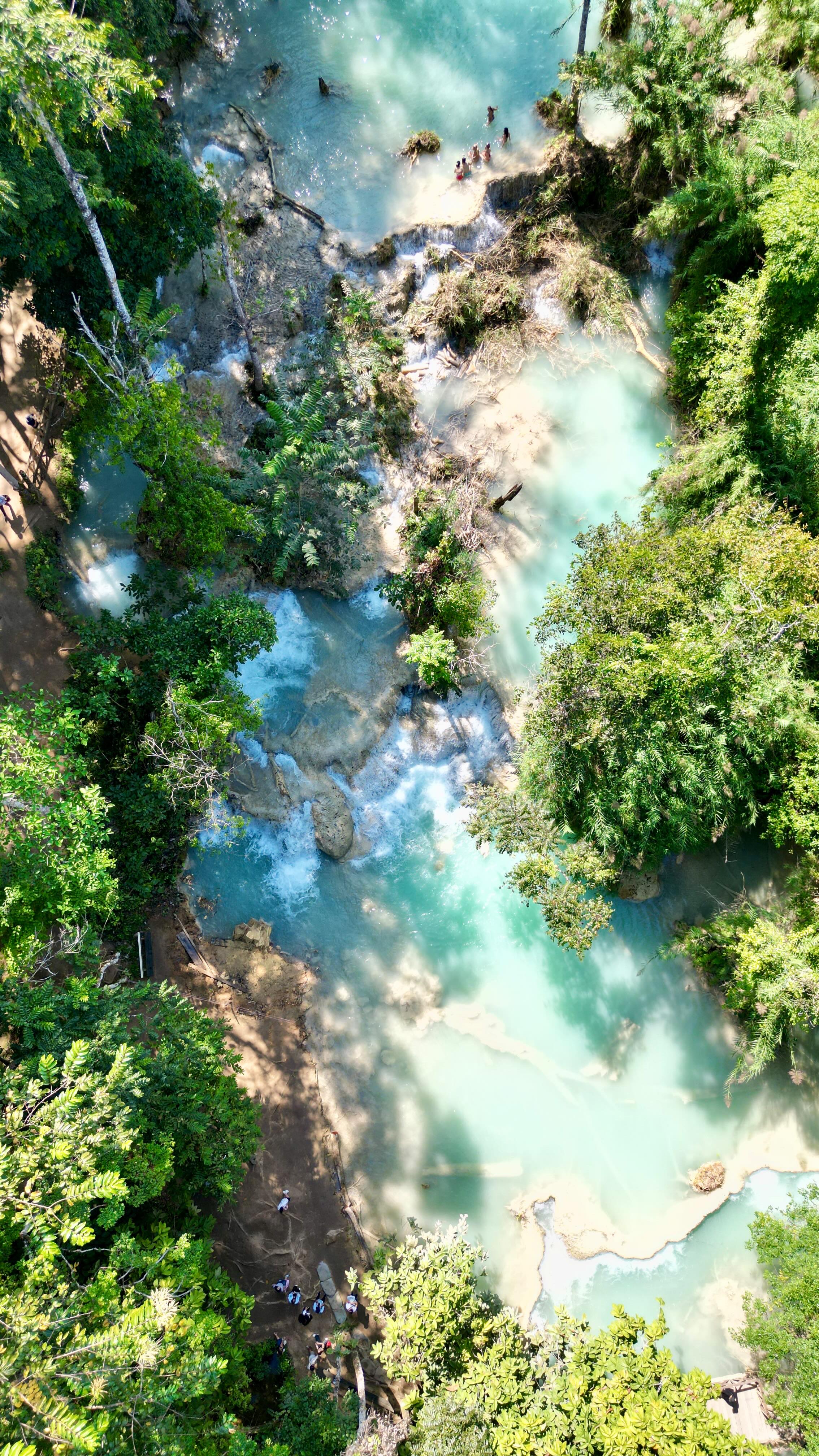KUANG SI WATERFALL 💦
On est parti découvrir les célèbres chutes d’eau de Kuang Si, à quelques kilomètres de Luang Prabang et ça valait clairement le détour 😍
#kuangsifalls #luangprabang #laos #voyage #tips #lesaventuresdelo #blogvoyage #dronevideo