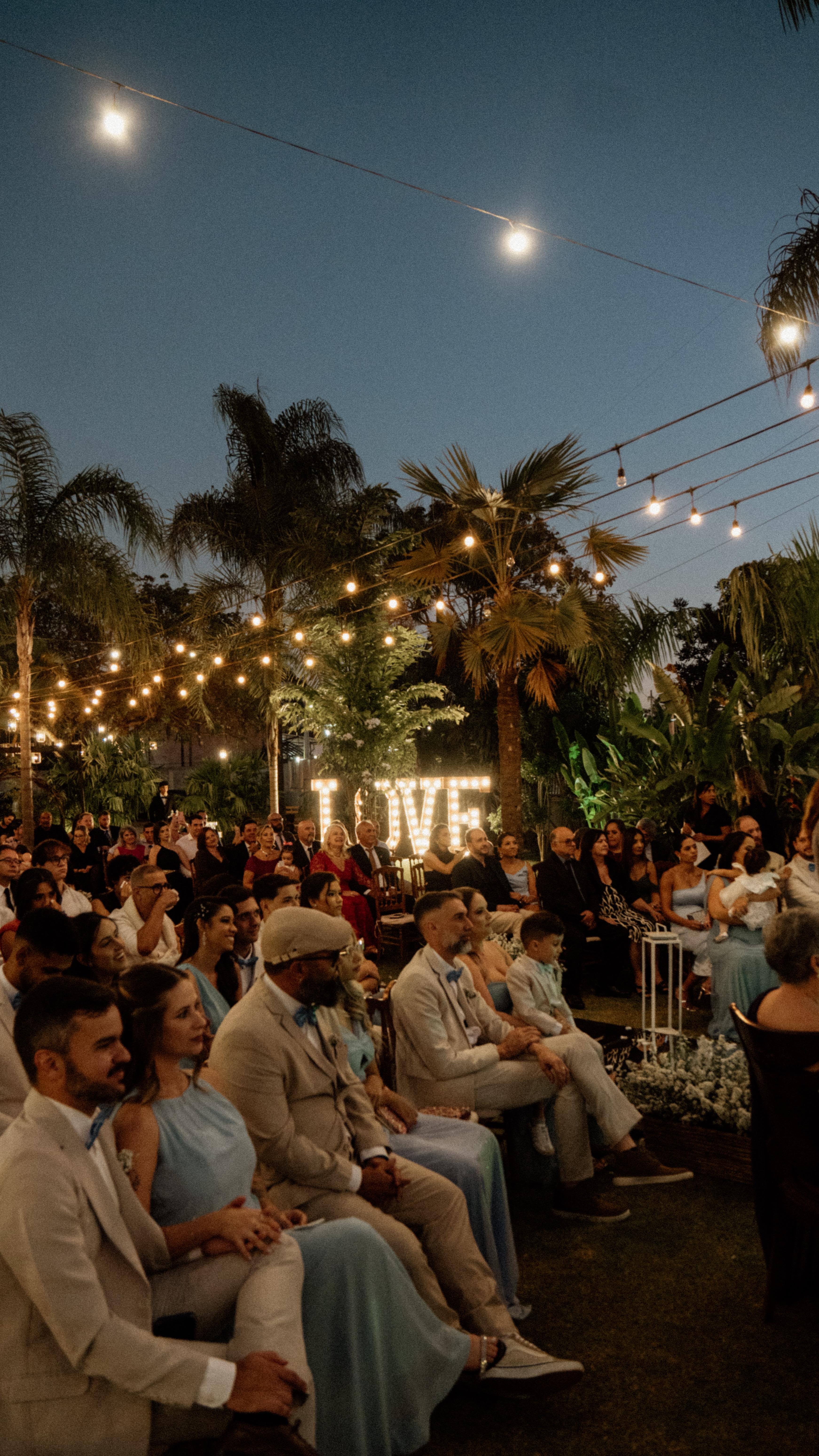 Title: Gisele + Rafael
Release Date: August 17th
Genre: Romantic Comedy, Pets
🇧🇷🇵🇹
Synopsis:
Um casal cheio de amor e patinhas! Gisele e Rafael se conheceram na faculdade de medicina veterinária, mas de um jeito diferente: ela aluna e ele professor. Apesar da diferença de idade, os dois tem a mesma idade de alma. Além disso, o Rafael disse que o resto não importa porque a Gih pinta a barba dele.
Algo em comum entre eles é o amor por doguinhos, tanto que os filhotinhos do Onze com a Gaia já começaram deixando isso muito claro no making of do Rafa. Nesse casório cercado por fofuras caninas ainda teve homenagem pra Luna (que fez a gente, os convidados e os noivos chorarem), entrada do Onze como padrinho e do Apolo com as alianças. E a festa … que festa foi essa meus amigos. As imagens falam por si só.
🇺🇸🇬🇧🇨🇦
A couple full of love and little paws! Gisele and Rafael met in veterinary school, but in a different way: she as a student and he as a professor. Despite the age difference, they share the same soul age. Plus, Rafael says that the rest doesn’t matter because Gih paints his beard.
One thing they have in common is their love for dogs, so much so that the puppies from Onze and Gaia made that very clear during the making of Rafa’s photos. In this wedding surrounded by dog cuteness, there was also a tribute to Luna (which made us, the guests, and the couple cry), the entrance of Onze as the best man, and Apolo with the rings. And the party… what a party, my friends. The pictures speak for themselves.
Cast & Crew:
👰♀️🤵♂️ @gihmmr @rafarossetto
📱 @congiu.photo
🎥 @isaac_congiu
📷 @gabriel.oliveira
📍 @espacoflorestadf
👗 @sonho.denoiva
💇♀️ @karol.hairstylist
💄 @biaquininomakeup
💐 @tulipasfestas
⚖️ @cristinalopes.casamentos
🎶 @rickingaovivo
🍽️ @lg_buffet_e_festas
🎧 @_maishits
🎂 @docedocer