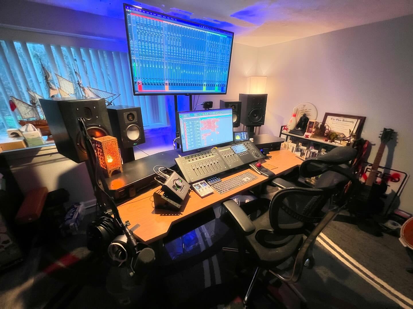 Working on some better ergonomics for the set up and happy with the results. Still going to experiment with a few pieces but, feels pretty good (and i can actually see the controllers now).