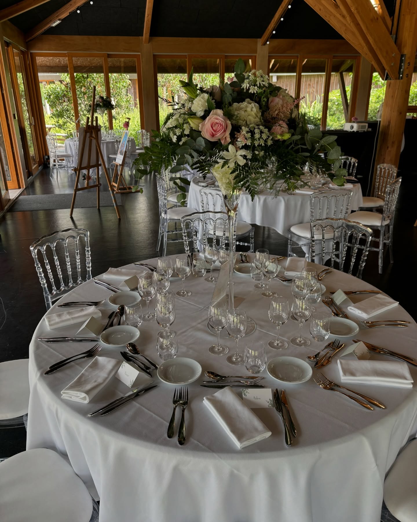 Encore du cristal et des fleurs mais cette fois ci à @branfere
#breizhloue #breizhloue_fleurs #mariage #wedding #fleurs #bretagne #morbihan #mariageenbretagne
