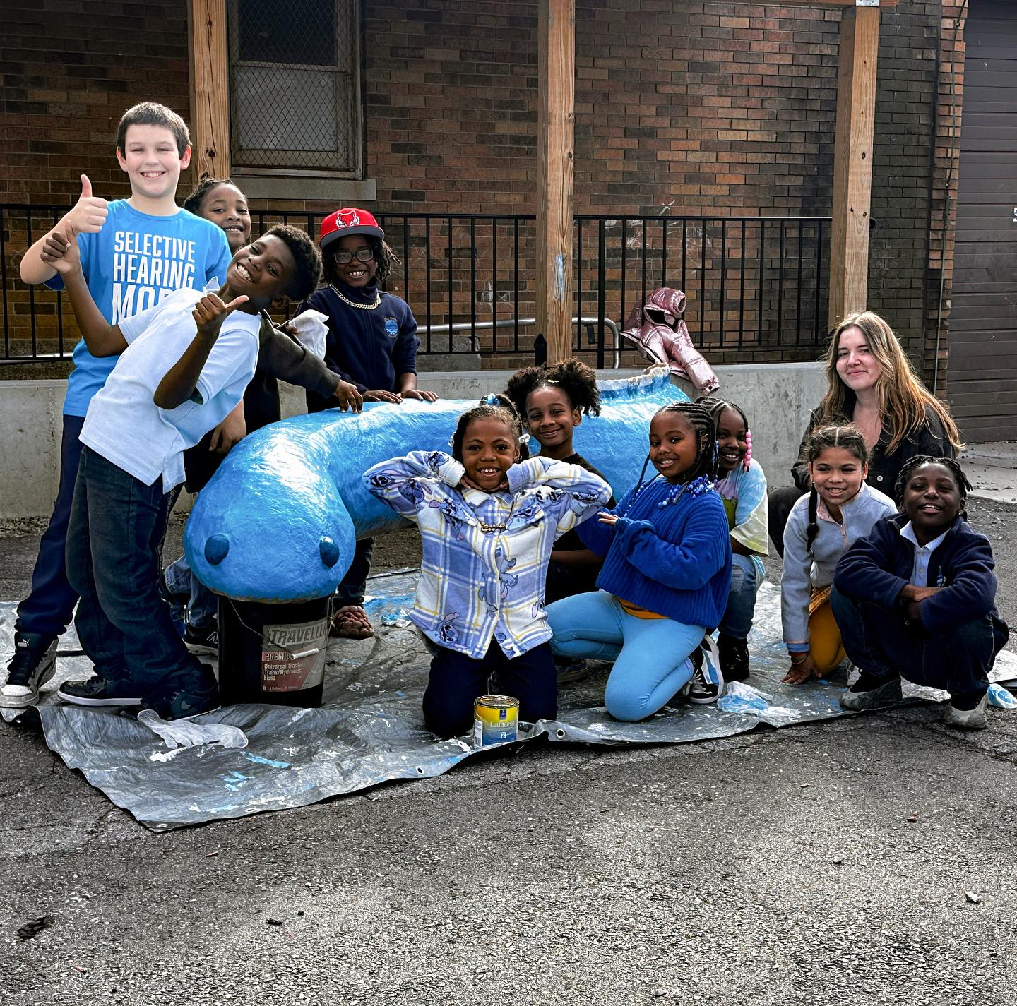 Phase one of the eel is complete thanks to @littlewaterprep students 🐟🌊💙
#eel #largesculpture #interactiveart #community #lovetheearth