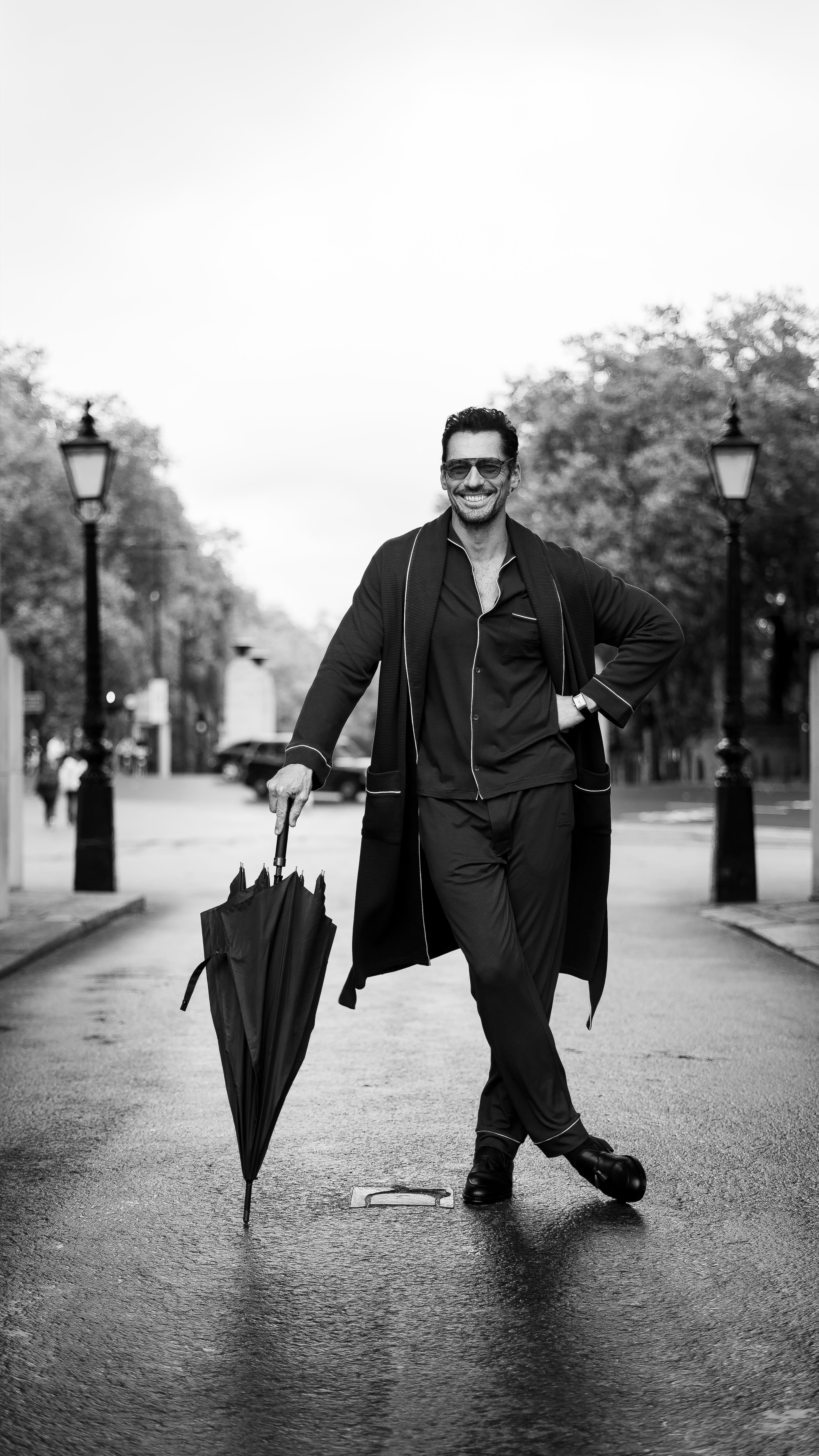 New social shorts - Capturing the next chapter of the Hackett London x David Gandy Wellwear story, bringing the eccentric British gentleman back to the city. Timeless lounge and sleepwear, iconic style, and a moment of calm above London’s bustling streets – the perfect blend of comfort and sophistication.
Shot for @hackettlondon x @davidgandywellwear on location at @thepeninsulalondonhotel
#thegentlemanracer