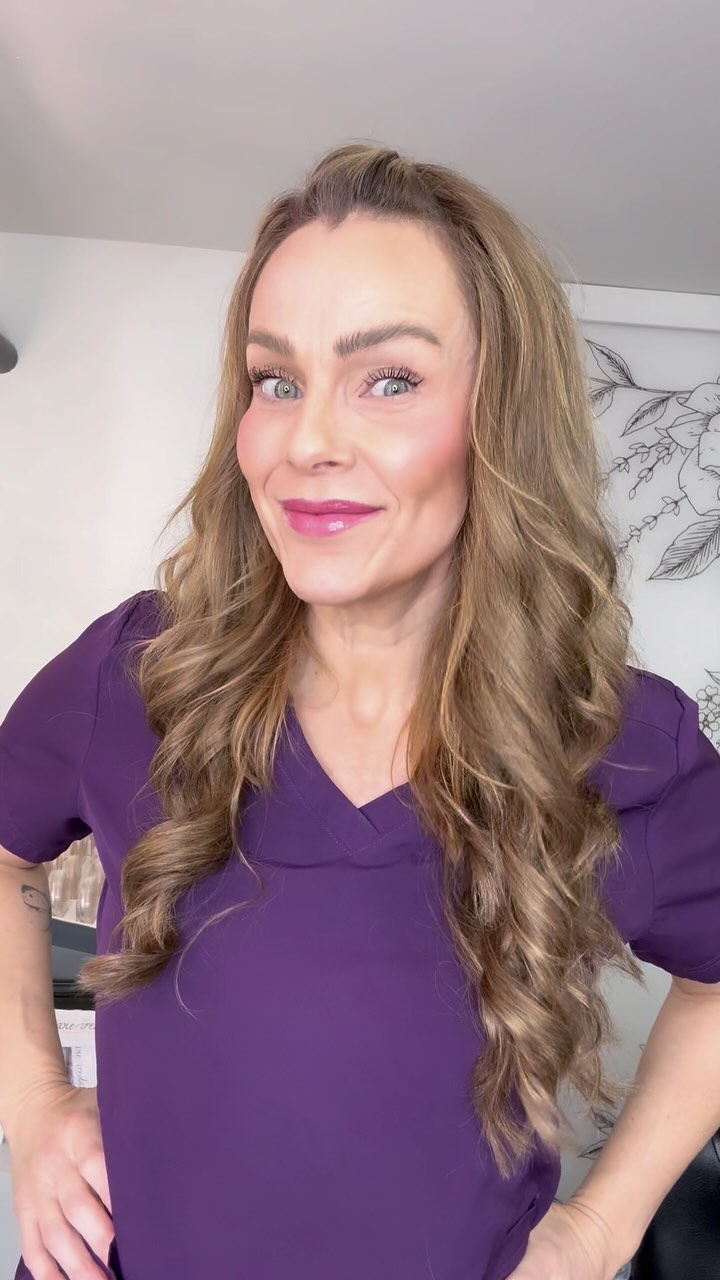 Can’t stop gushing about the Glaze.
Jane Iredale Lip Glaze is your holiday party must have.
Not sticky. Vibrant colour. Perfect amount of shine. @brow_werx
@janeiredale_canada