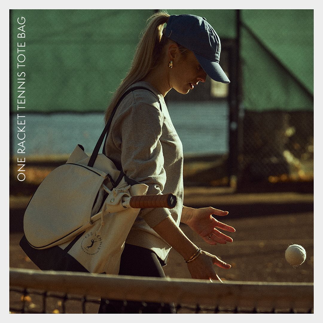 The Tennis Tote Bag that ALWAYS go with you🎾🎾
.
Photo: @johanstjerneus
Model: @johannathuresson
.
#EssTennis #CanvasTennisTote #AlwaysWithYou #TennisLife