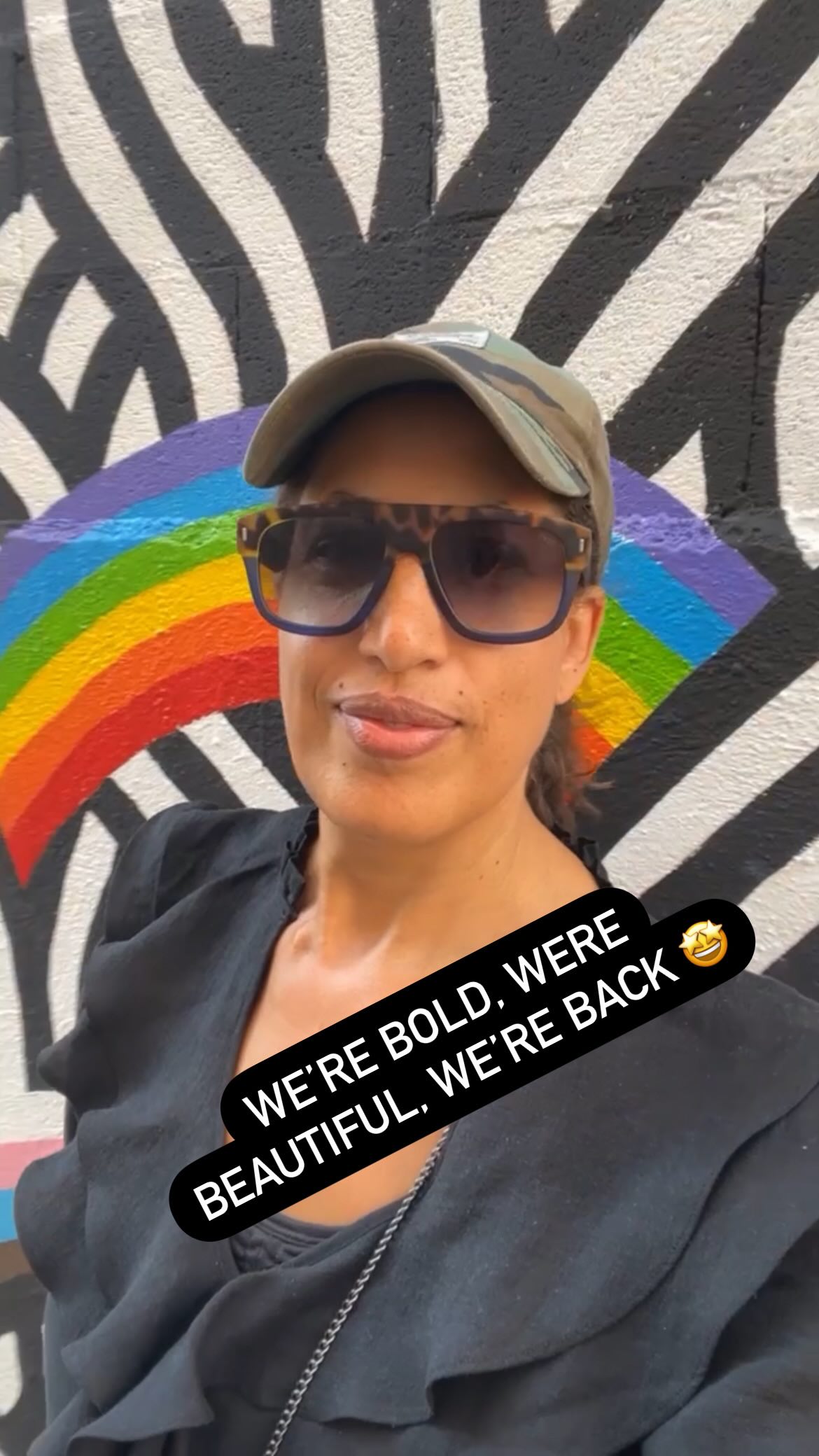 * We’re back * For dating photos that melt hearts (and burn loins 😉), you’re in the right place. Keep it locked on, cos we’re back. Ps shout out to all the incredible Hey Saturday photographers. Your work is ❤️🔥 Pps shout out to Amber who gave me the kick up the butt I needed to get back on it and start sharing the 100s and 100s of gorgeous dating profile pics taking up space in my camera roll. Love you, girl 😘 #reelsinstagram #reelaction #datingapps #datingtips #datingtipsformen #datingprofile #profilepictures #profilepic #tinderpics