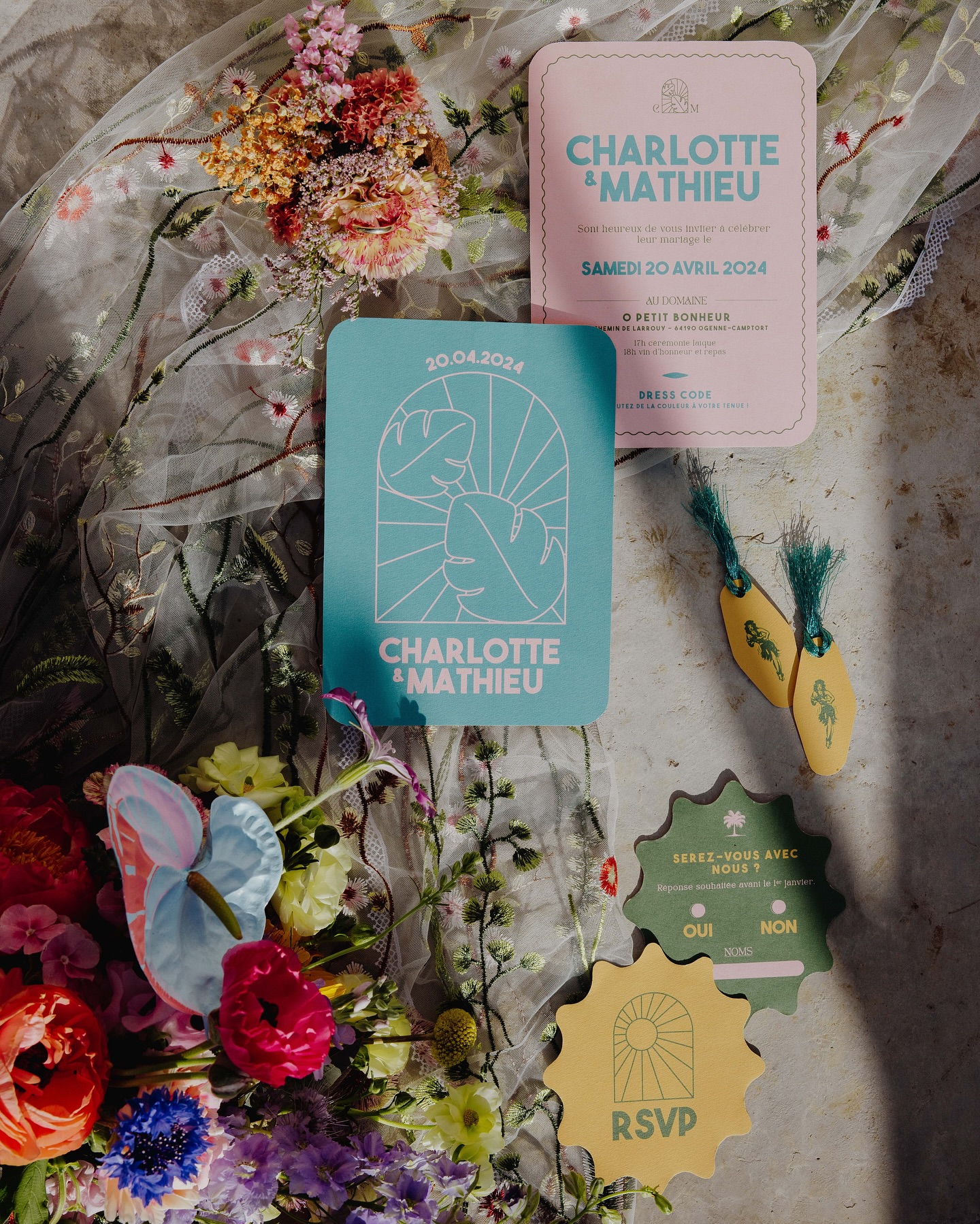 • 𝙲𝚘𝚕𝚘𝚛𝚏𝚞𝚕 𝚙𝚘𝚠𝚎𝚛𝚏𝚞𝚕
• Laisser passer les rayons de soleil à travers sa papeterie de mariage, OUI, c’est possible !
• Mon amie Isabelle @ysalabel de @memento.mori.studio a - comme d’habitude - réussi à révéler le dynamisme souhaité, tout en intégrant des petits clins d’œil rétro dans cette jolie collection qui nous permet de prolonger la belle saison 💛
———
• Let the sunshine stream through your wedding stationery—YES, it’s possible!
• My friend Isabelle @memento.mori.studio has, as always, managed to capture the desired vibrancy while adding subtle retro touches to this lovely collection, allowing us to extend the beauty of the season 💛
#wedding #weddingstationery #fairepartmariage #fairepartoriginal #mariage #inspirationmariage #altwedding #mariagecoloré #frenchwedding #weddingplannerbordeaux #gettingmarriedinfrance #frenchweddingplanner #mariage2025
📷 @emilieeychenne
• Avec ☀️ @opetitbonheur64 🏺 @benja___main 💛 @charlotterecoq @macdjone
🍿 @feelgoodmovie.fr 👰🏼♀️ @madameestcouturiere
🎀 @elodiecourtat 💋 @cindyaddict64
👗 @loela_boutique 🕶️ @maisondaignas @andywolfofficial 💍 @naam_joaillerie
🍽️ @casashops_france @casashops 💌 @ysalabel
🍹 @mlaboum 🌴 @nathlaucreations
🏁 @npa_evenements 🪑 @les_receptions_de_julia
🌊 @sweetiesstore.fr