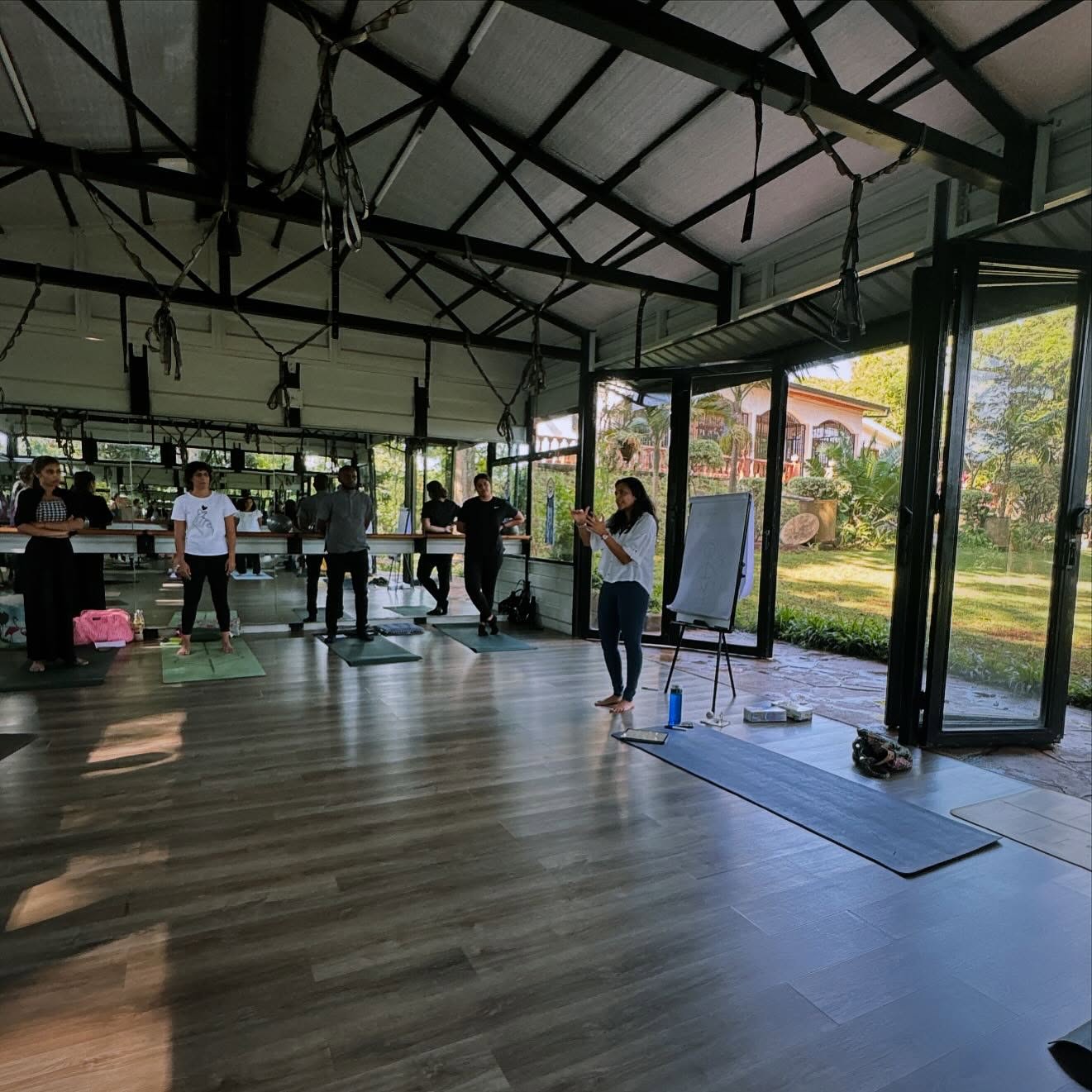 FASCIA Training with @anj_patel11 Developed by South African Physical Therapist Douglas Heel, Be Activated uses a system of reflexes throughout the body that wakes up muscles. Once muscles are awake, they can function at their maximum potential in strength, power, endurance, and flexibility. Applications for Be Activated range from improved sports performance, to great gains in training. It is also used to release tight structures throughout the body that are causing pain and dysfunction. @douglasheel_beactivated