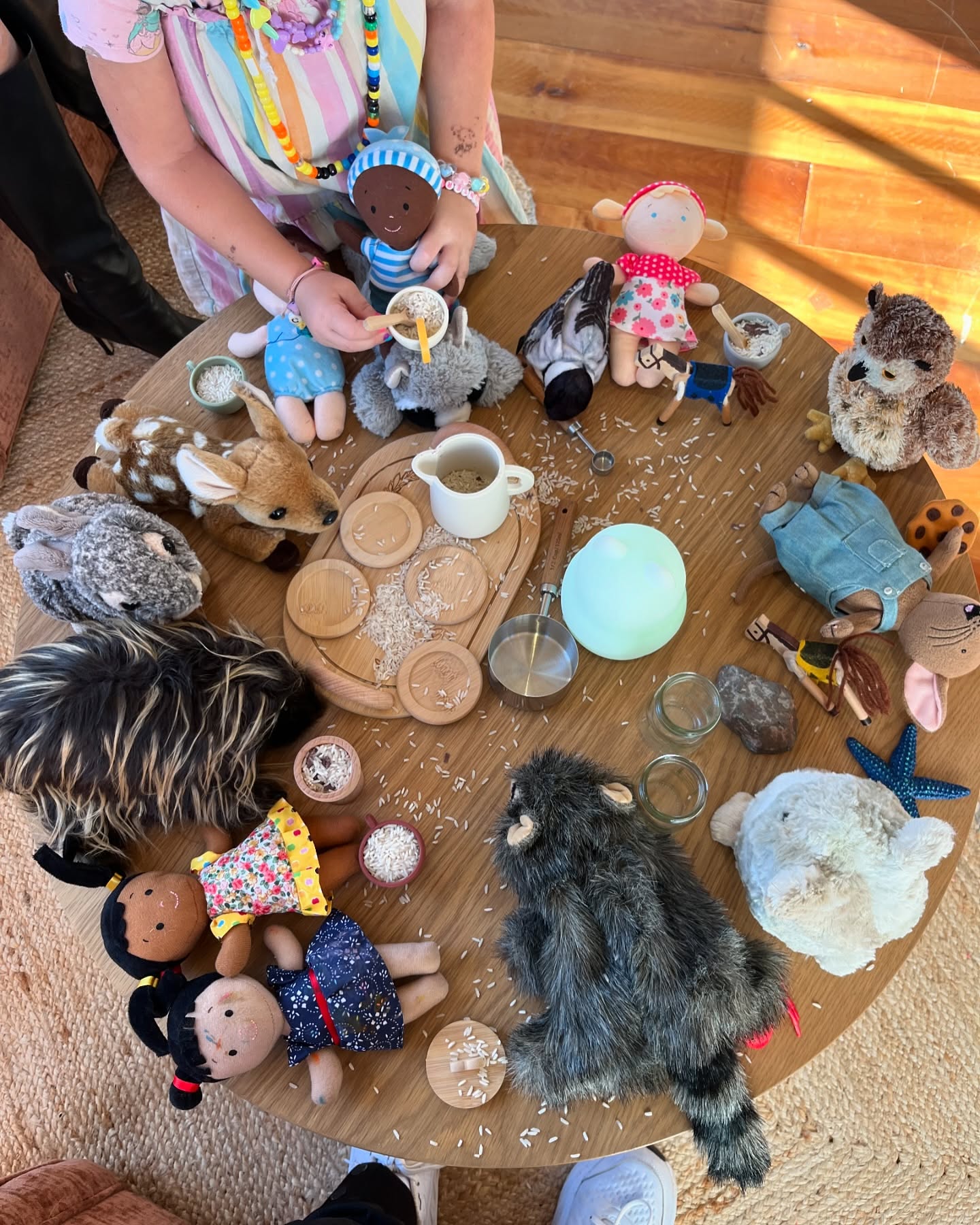 Snow Tea with Forest Friends: A cozy tea party with stuffed animal guests created a perfect space for connection and imagination. Moments like these allow children to explore ways to express themselves, “My tea is too hot,” or show curiosity and care for others, “Do you need more sugar?”
Role-playing with familiar, comforting characters like stuffed animals brings out authentic communication in a way that feels natural and safe. It offers opportunities to try out new ways of sharing, asking, and connecting, all through the joy of play. These imaginative experiences can also help children build confidence as they navigate shared activities and discover their voice in the world around them.
At Trailhouse, we celebrate the power of play to foster connection, communication, and confidence